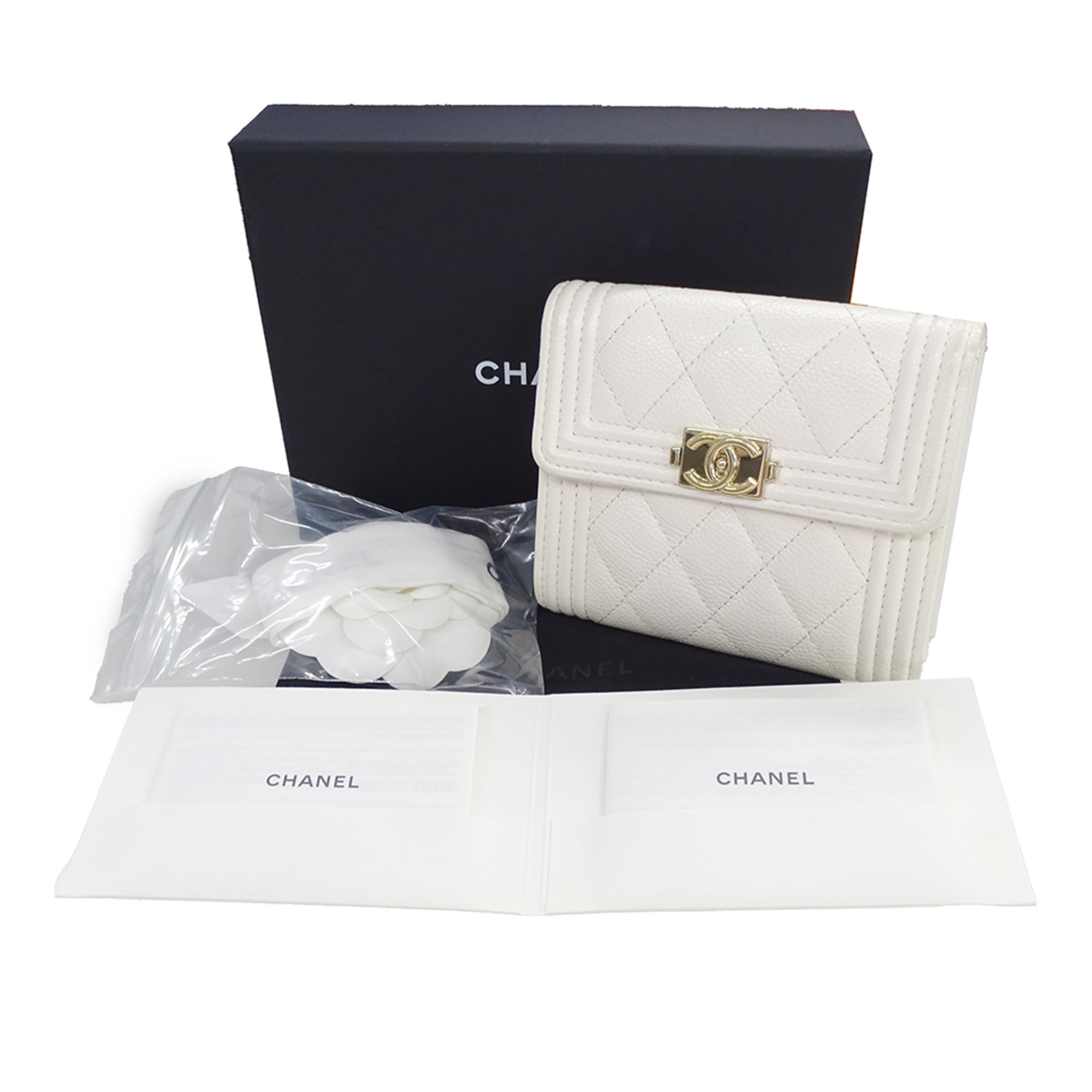 Chanel White Grained Calfskin Wallet (Tri-Fold) (Pre-Owned)