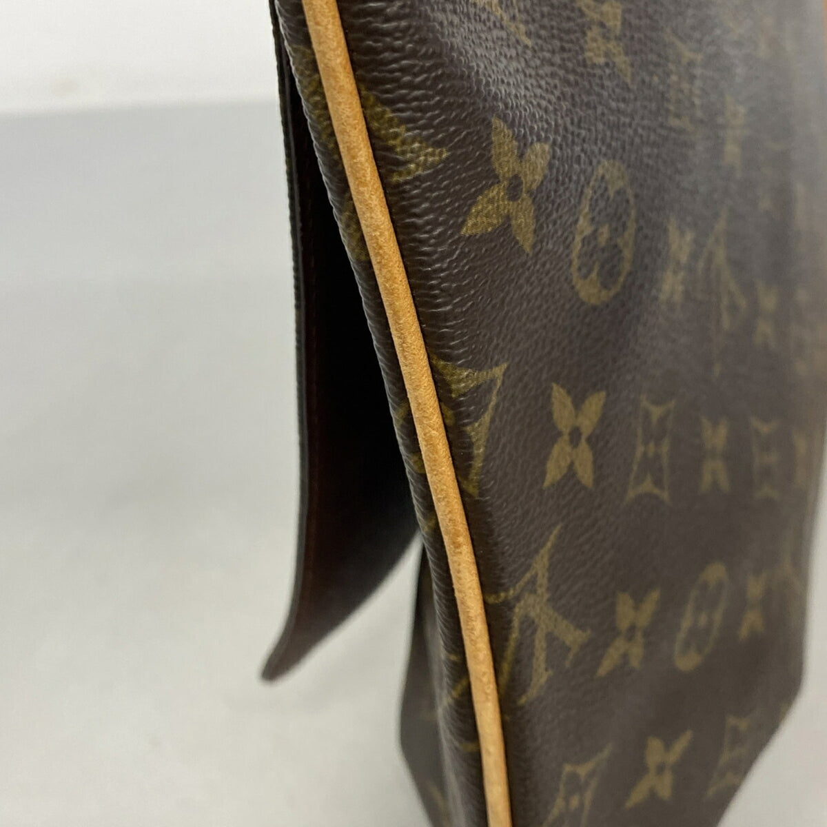 Louis Vuitton Brown Shoulder Bag (Pre-Owned)
