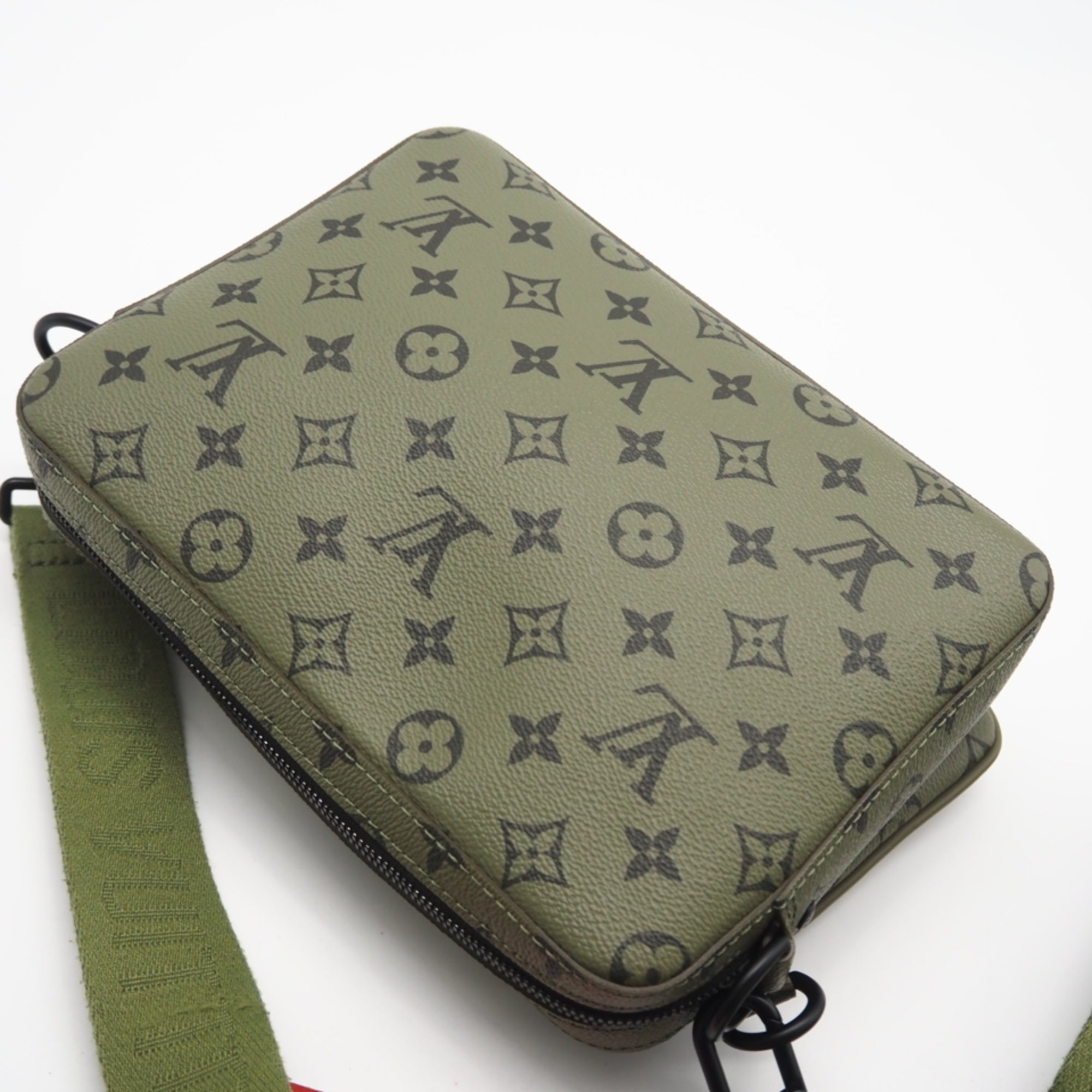 Louis Vuitton Khaki Monogram Red Color Monogram Pouch Shoulder Bag (Pre-Owned)