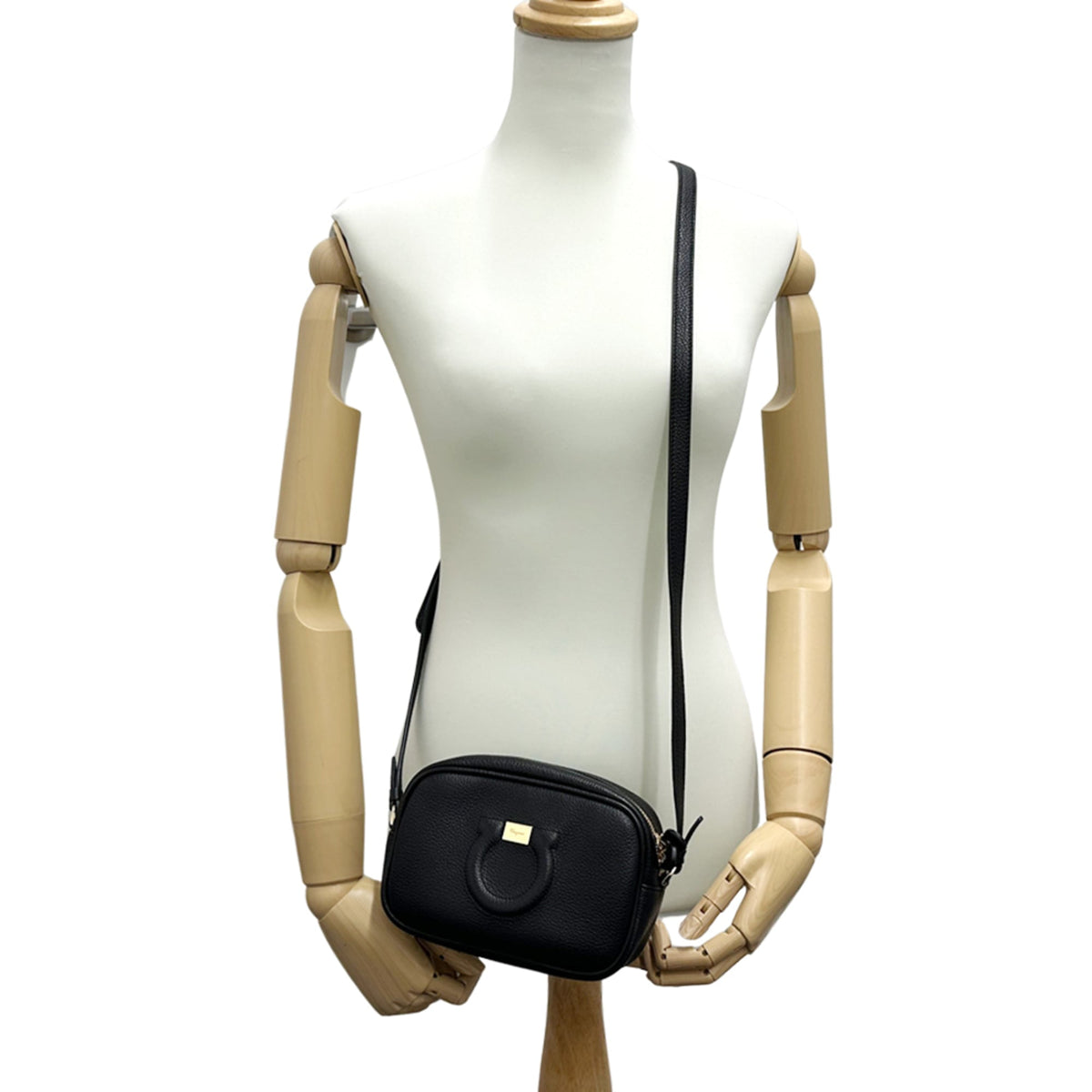 Salvatore Ferragamo Black Leather Handbag Shoulder Bag (Pre-Owned)