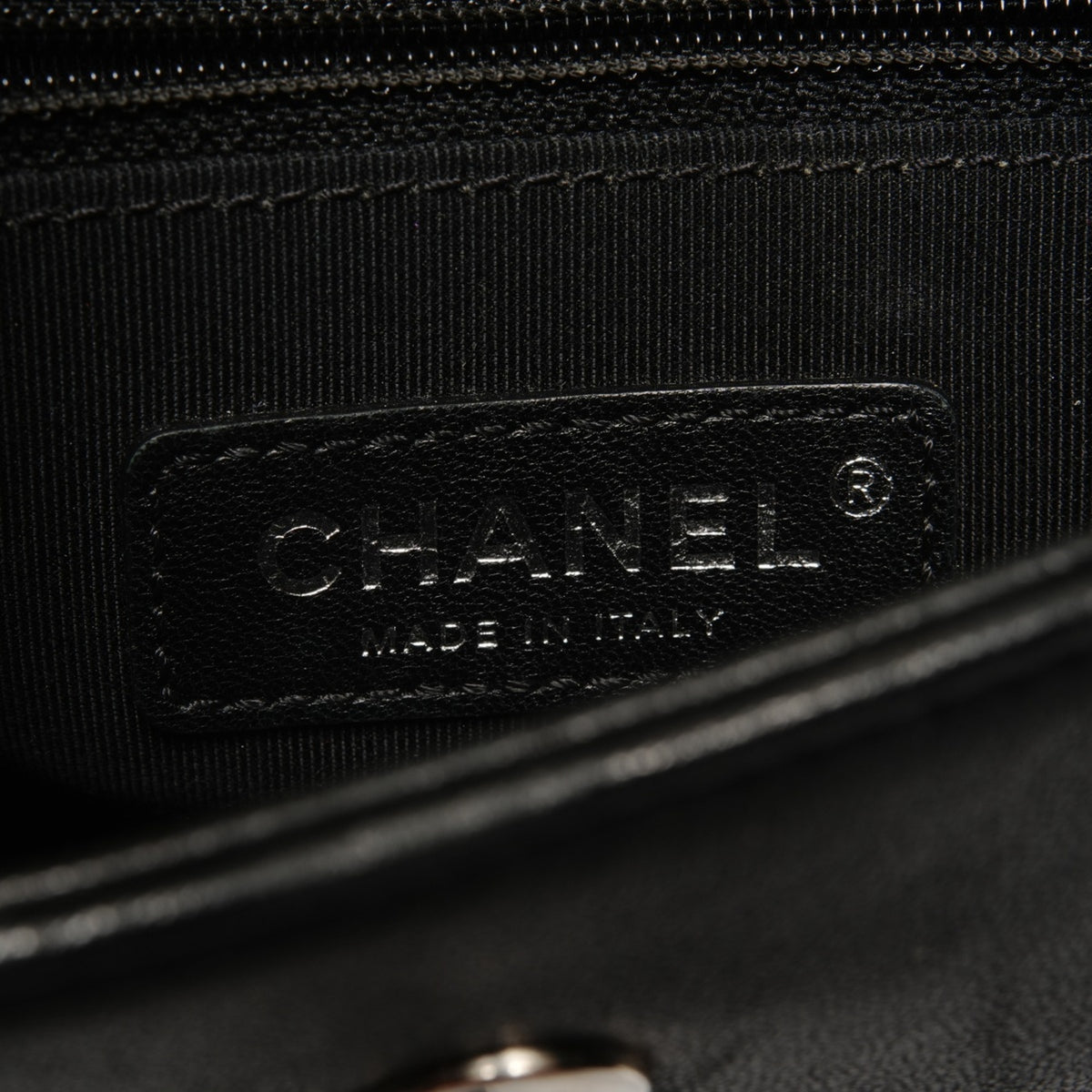 Chanel Black Leather Shoulder Bag (Pre-Owned)