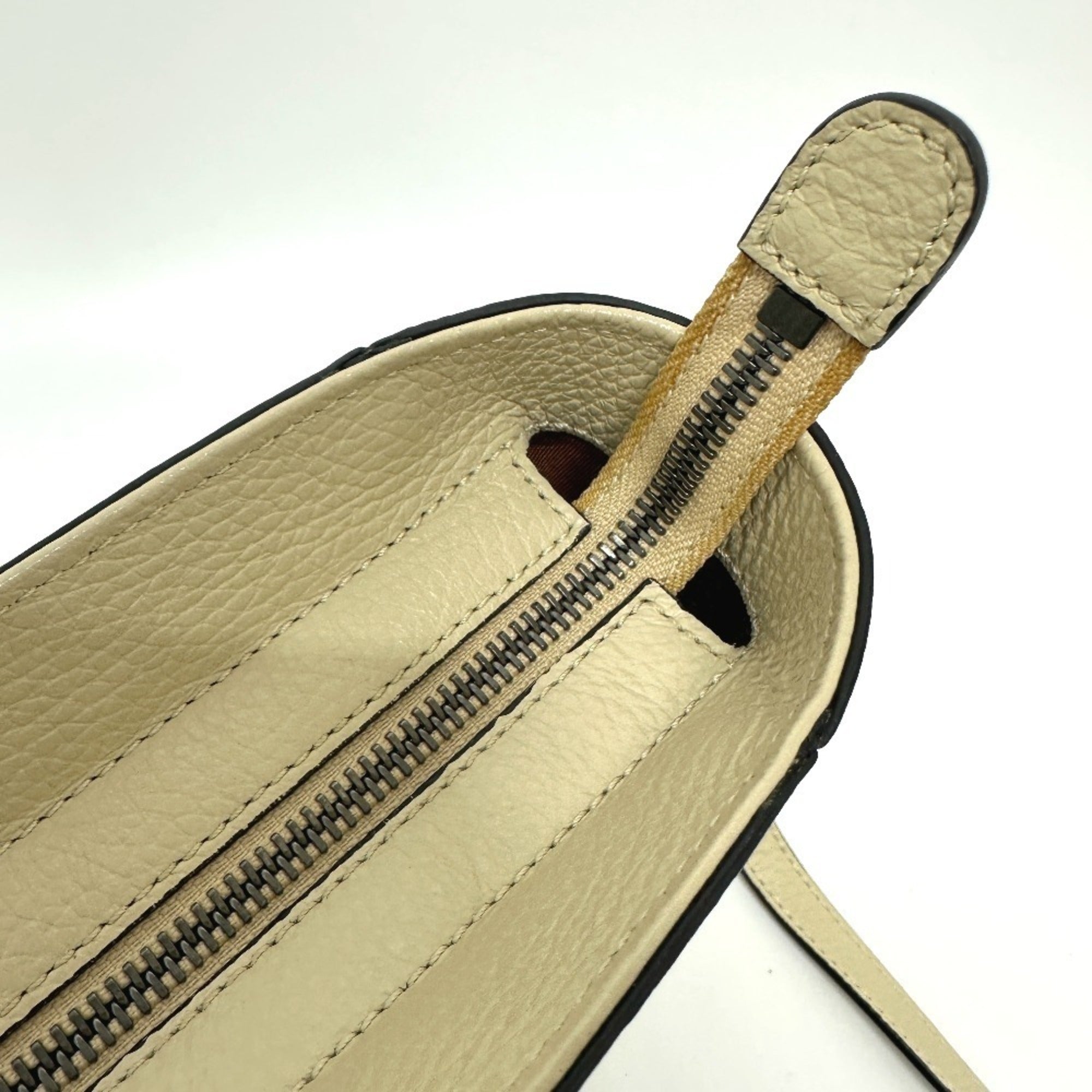 Etro Beige Leather Handbag Shoulder Bag (Pre-Owned)