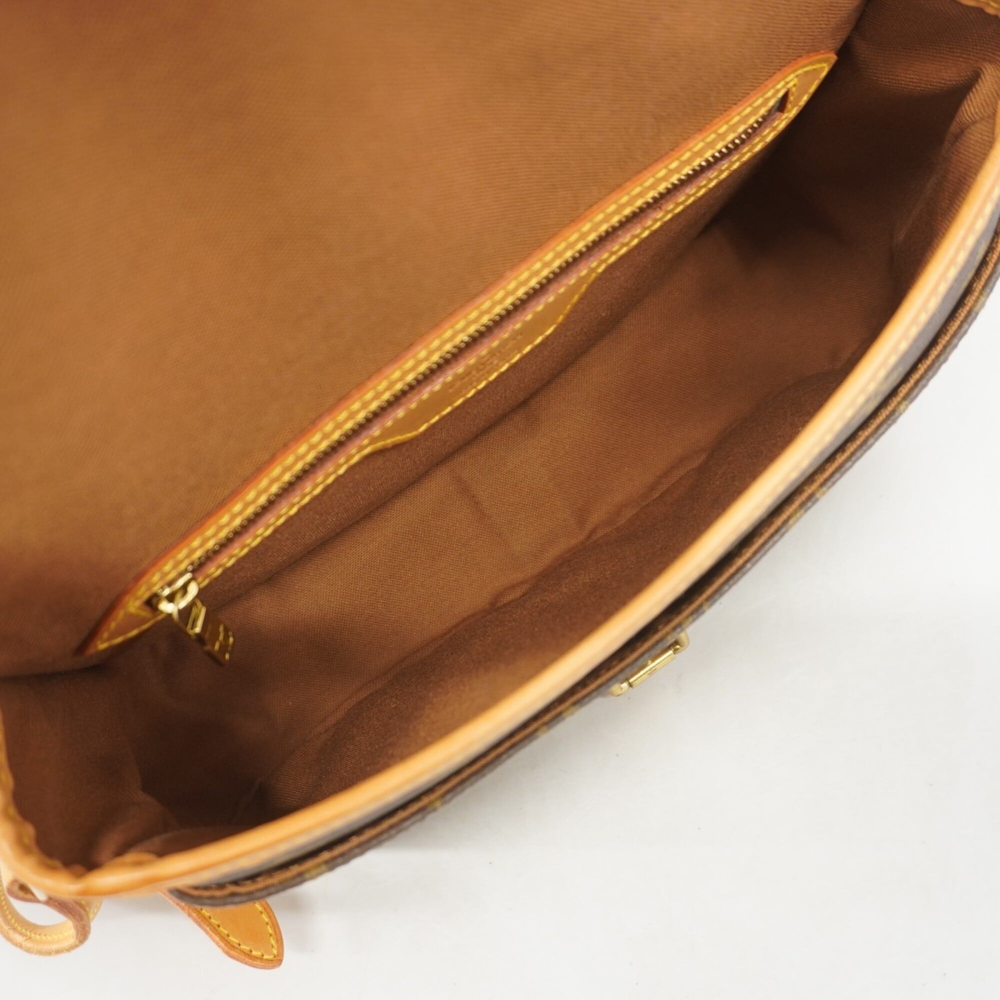 Louis Vuitton Brown Shoulder Bag (Pre-Owned)