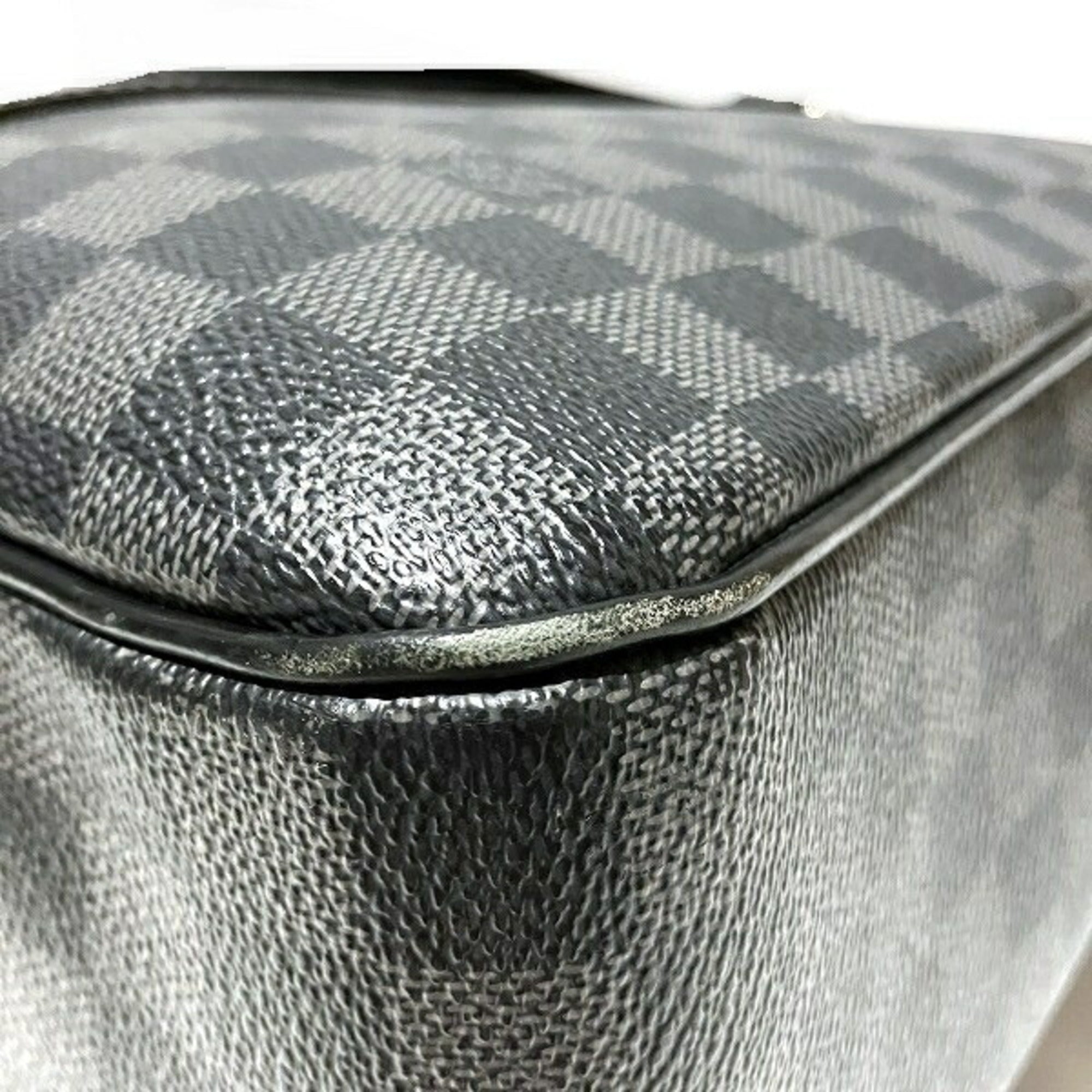 Louis Vuitton Black Briefcase Handbag (Pre-Owned)