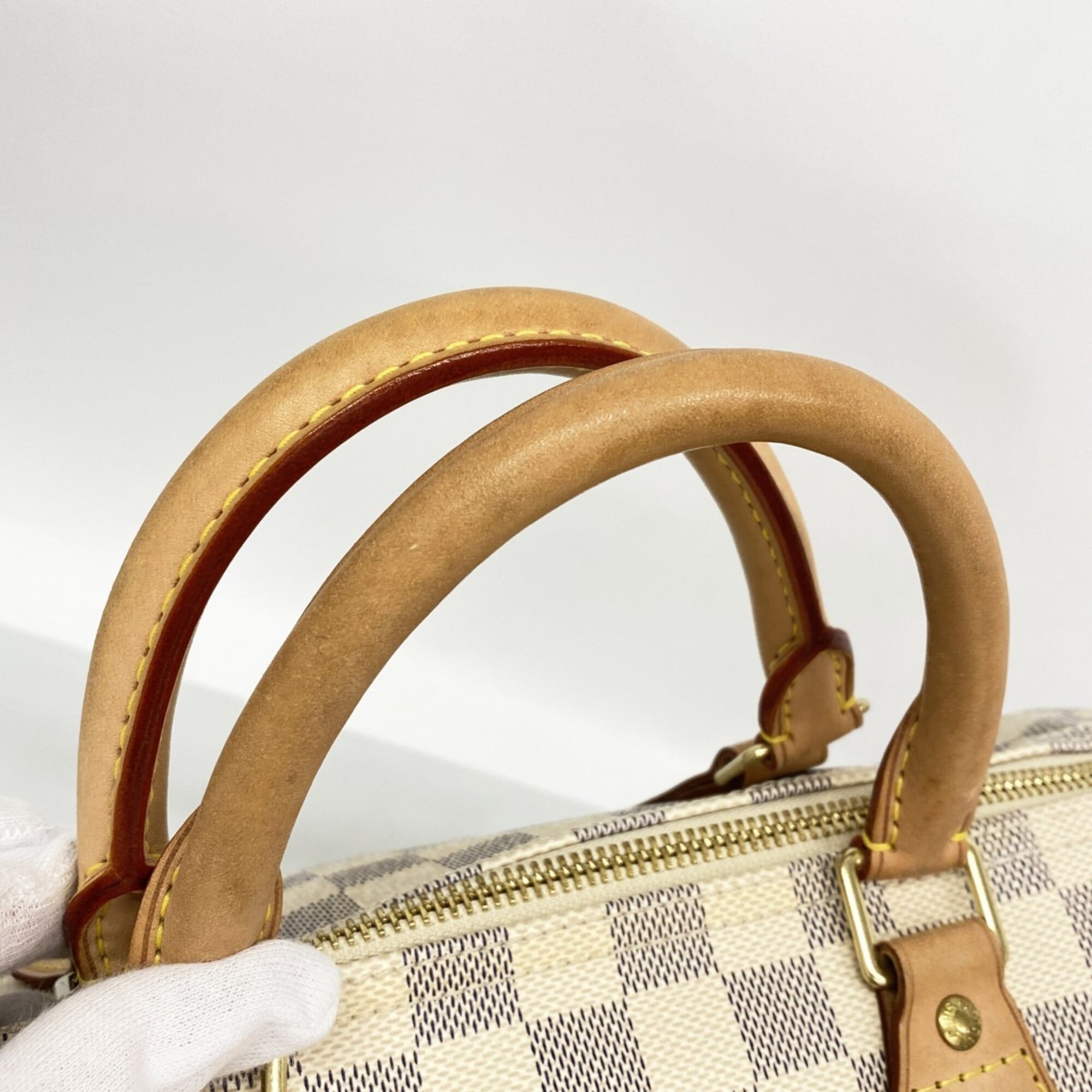 Louis Vuitton White Handbag (Pre-Owned)