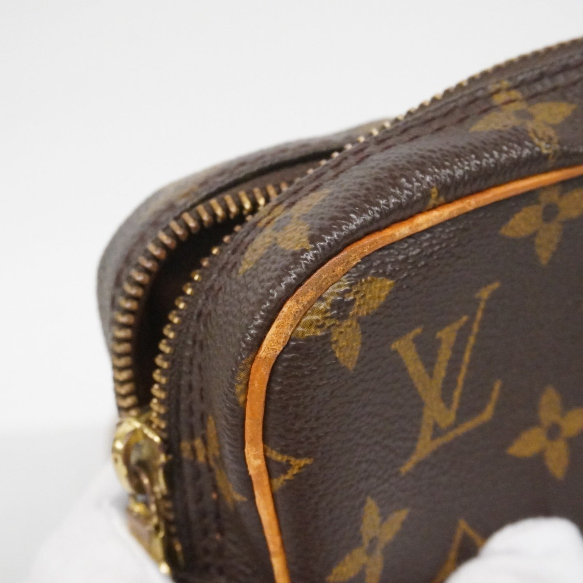 Louis Vuitton Brown Shoulder Bag (Pre-Owned)