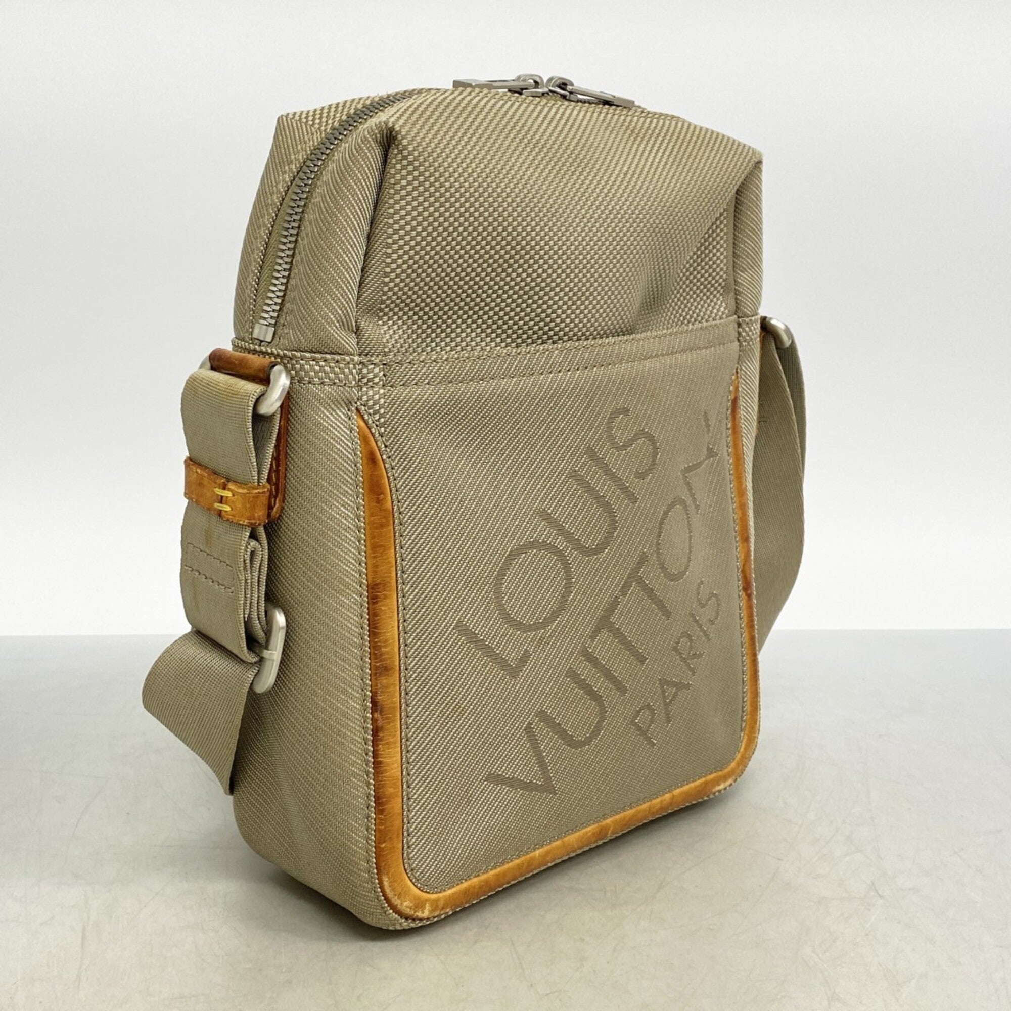 Louis Vuitton Sable Shoulder Bag (Pre-Owned)