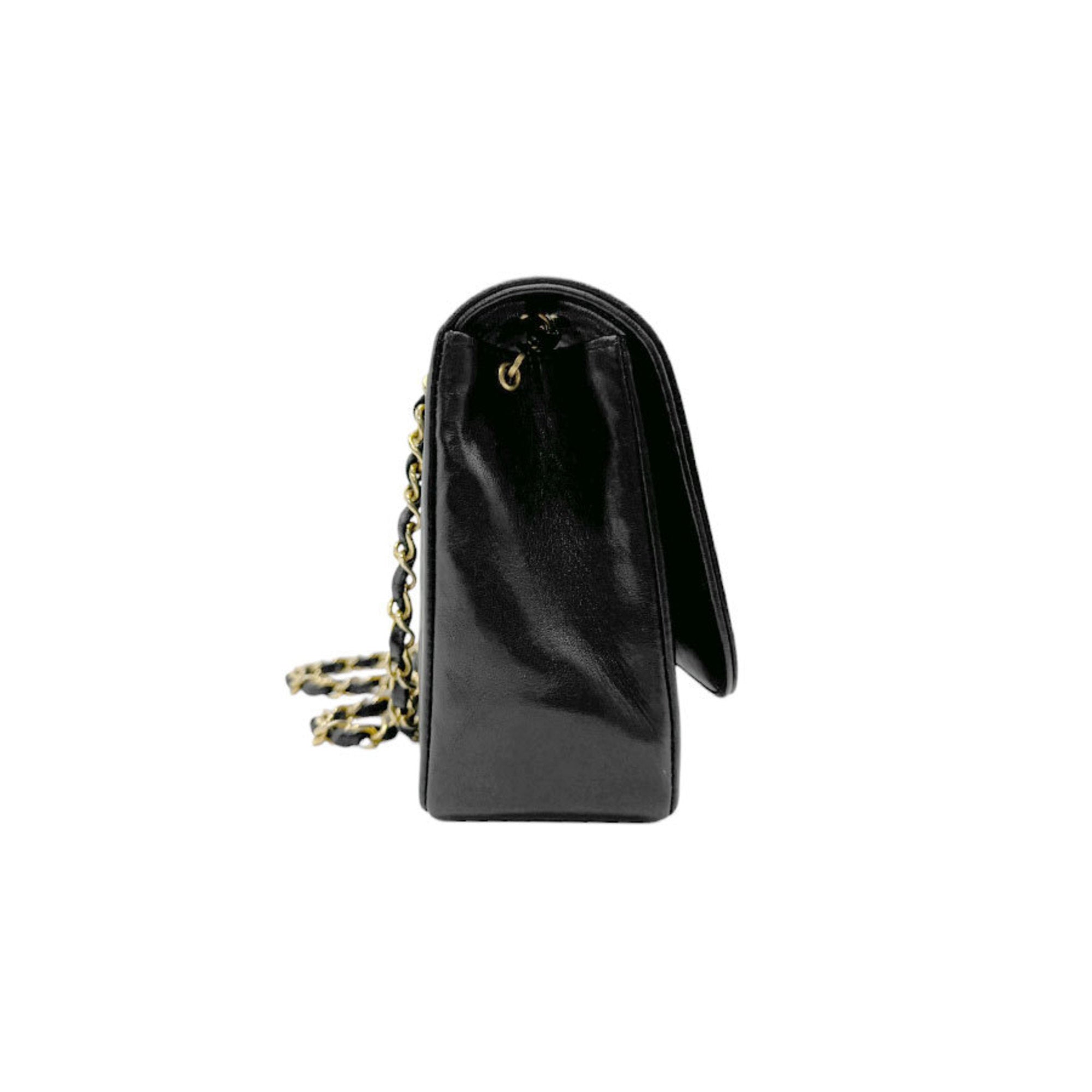 Chanel Black Leather Shoulder Bag (Pre-Owned)