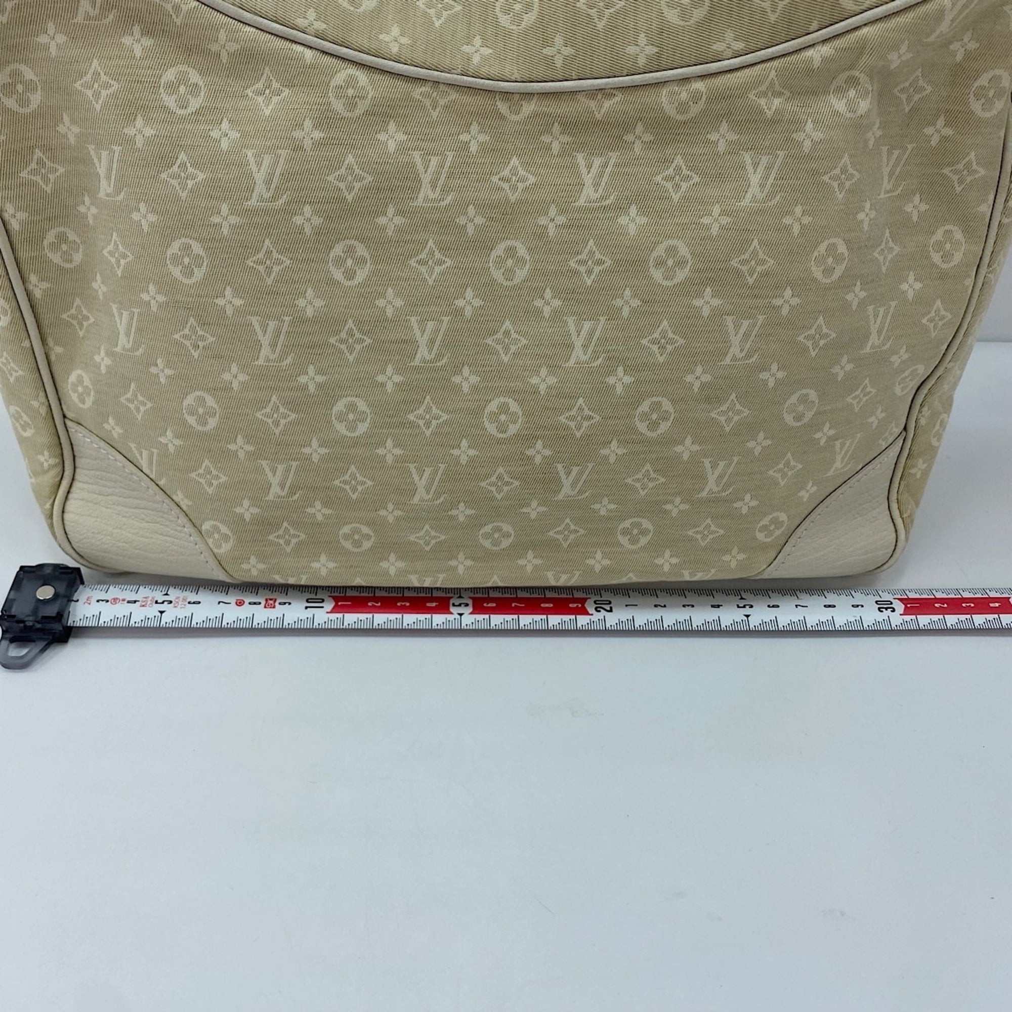 Louis Vuitton Beige Shoulder Bag (Pre-Owned)