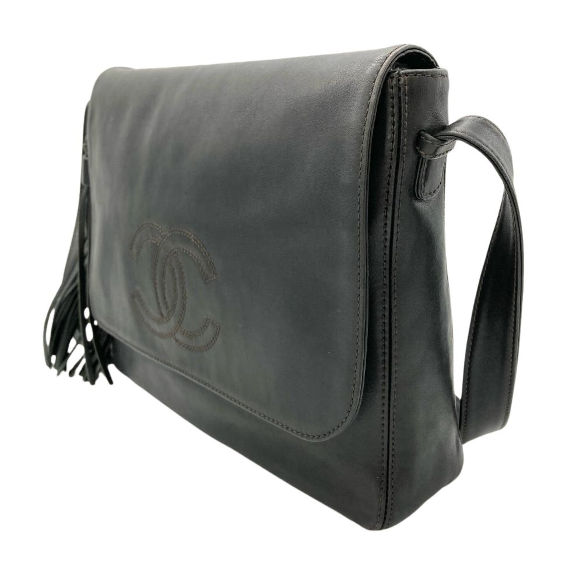 Chanel Black Leather Shoulder Bag (Pre-Owned)
