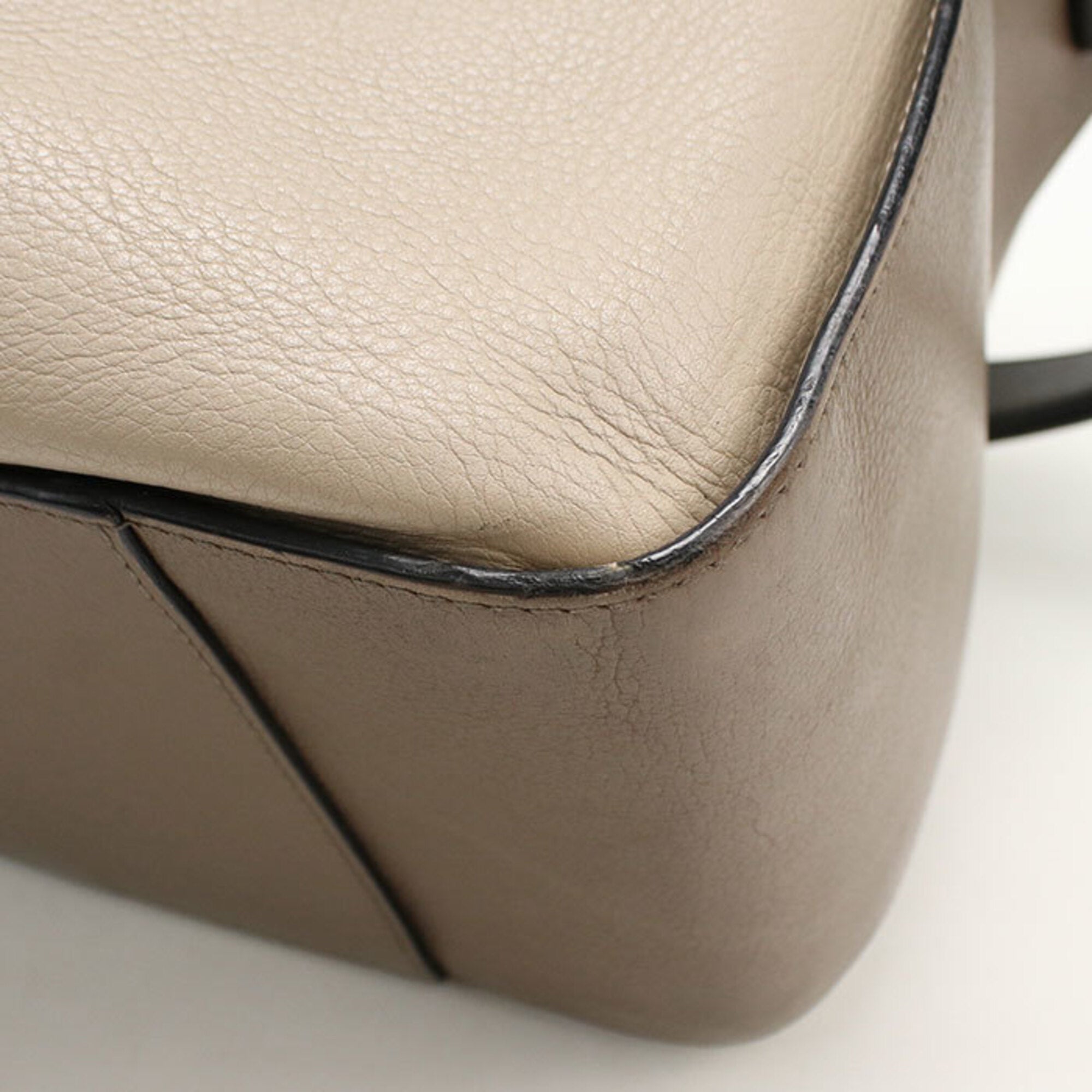 Loewe Beige Leather Handbag (Pre-Owned)