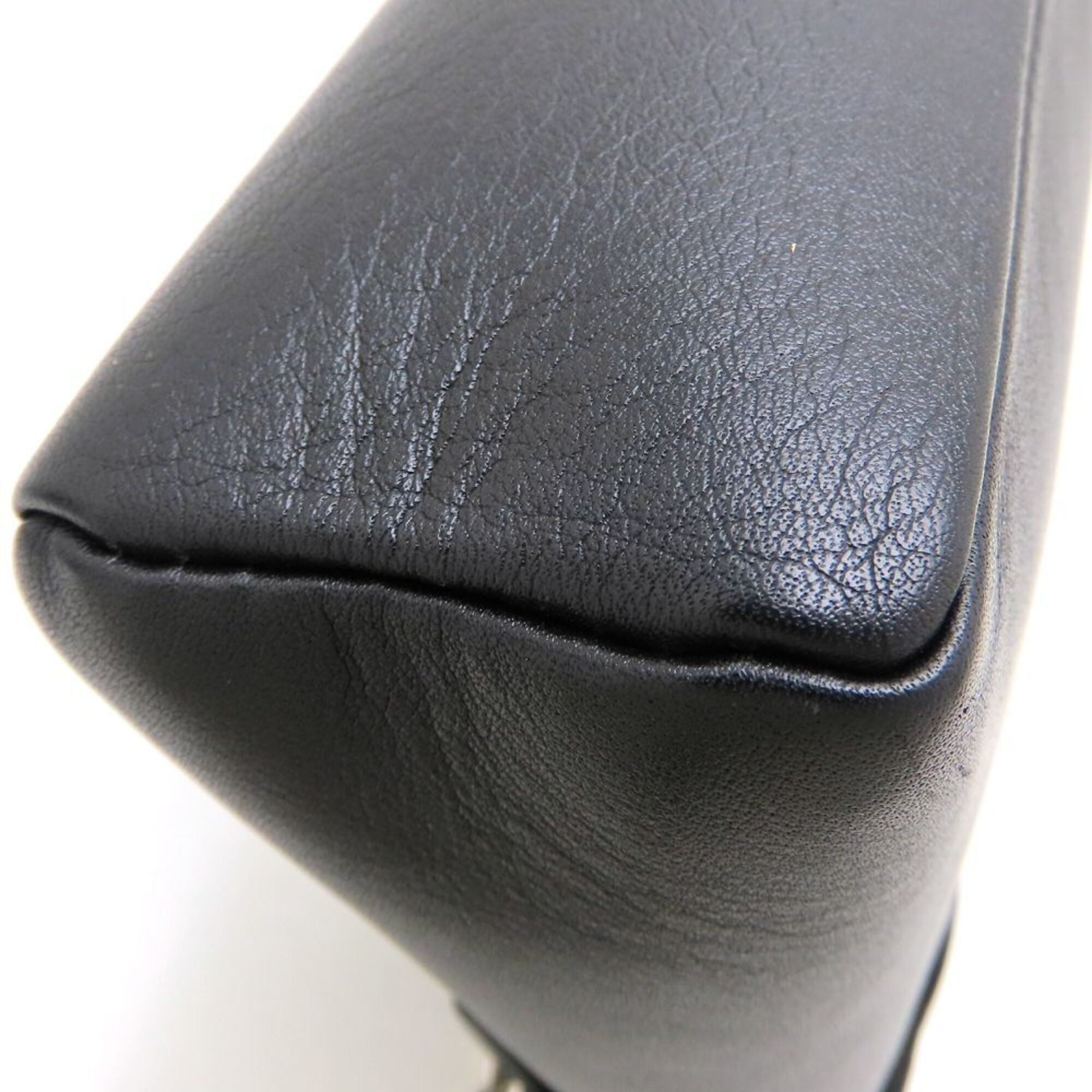 Louis Vuitton Black Leather Shoulder Bag (Pre-Owned)