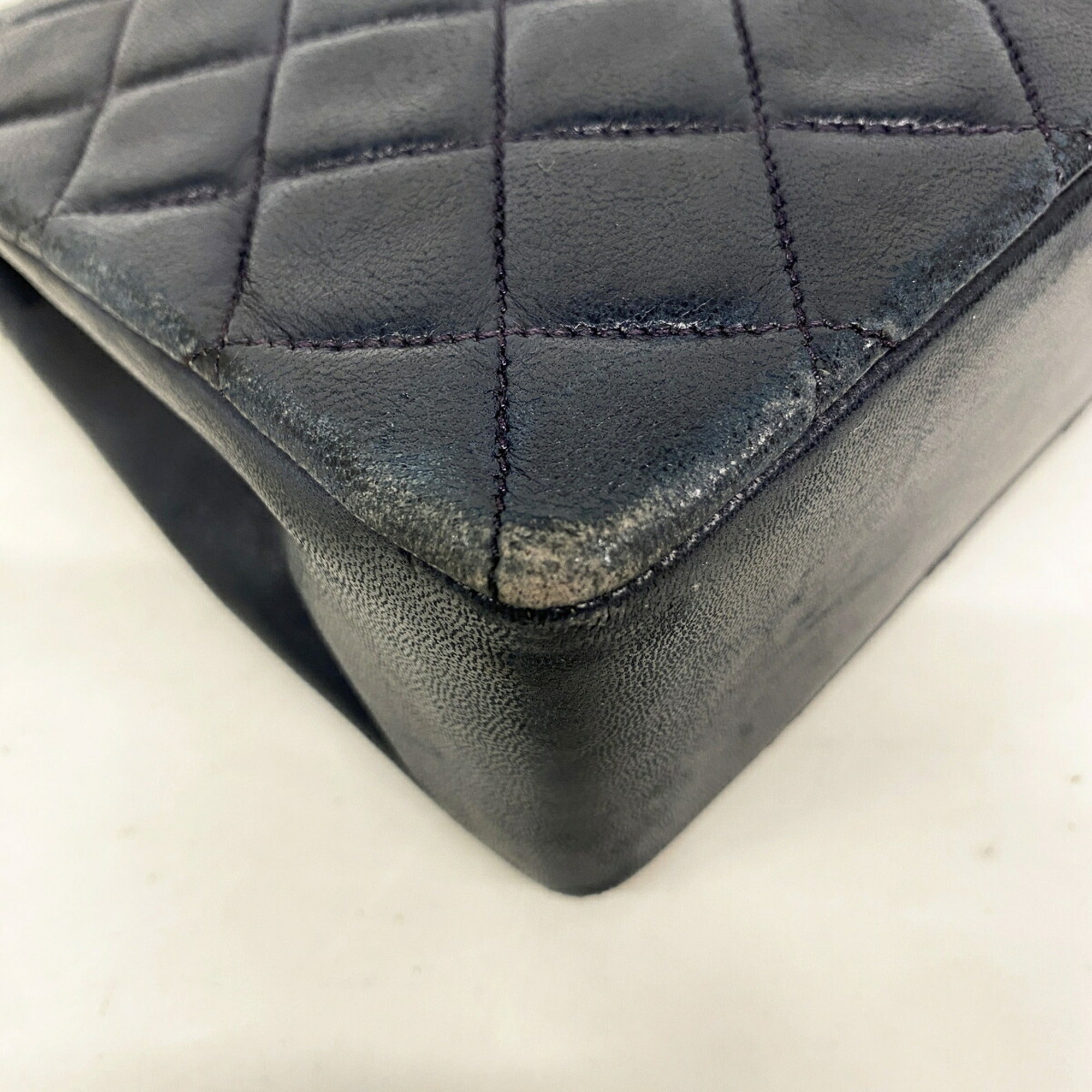 Chanel Black Leather Shoulder Bag (Pre-Owned)