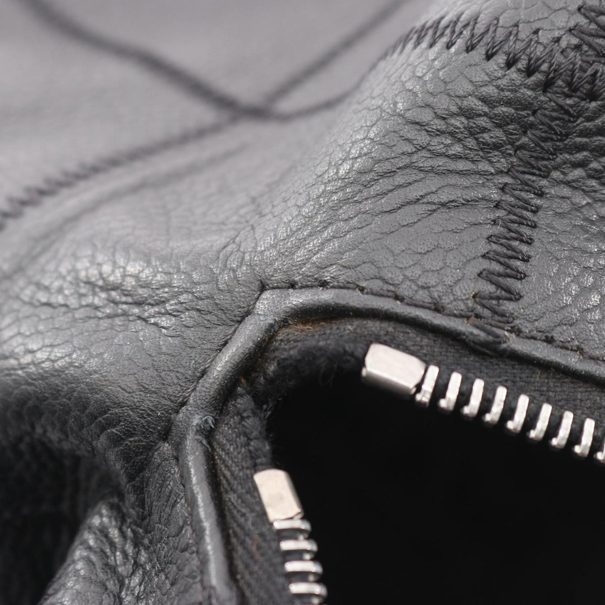 Chanel Black Leather Handbag (Pre-Owned)