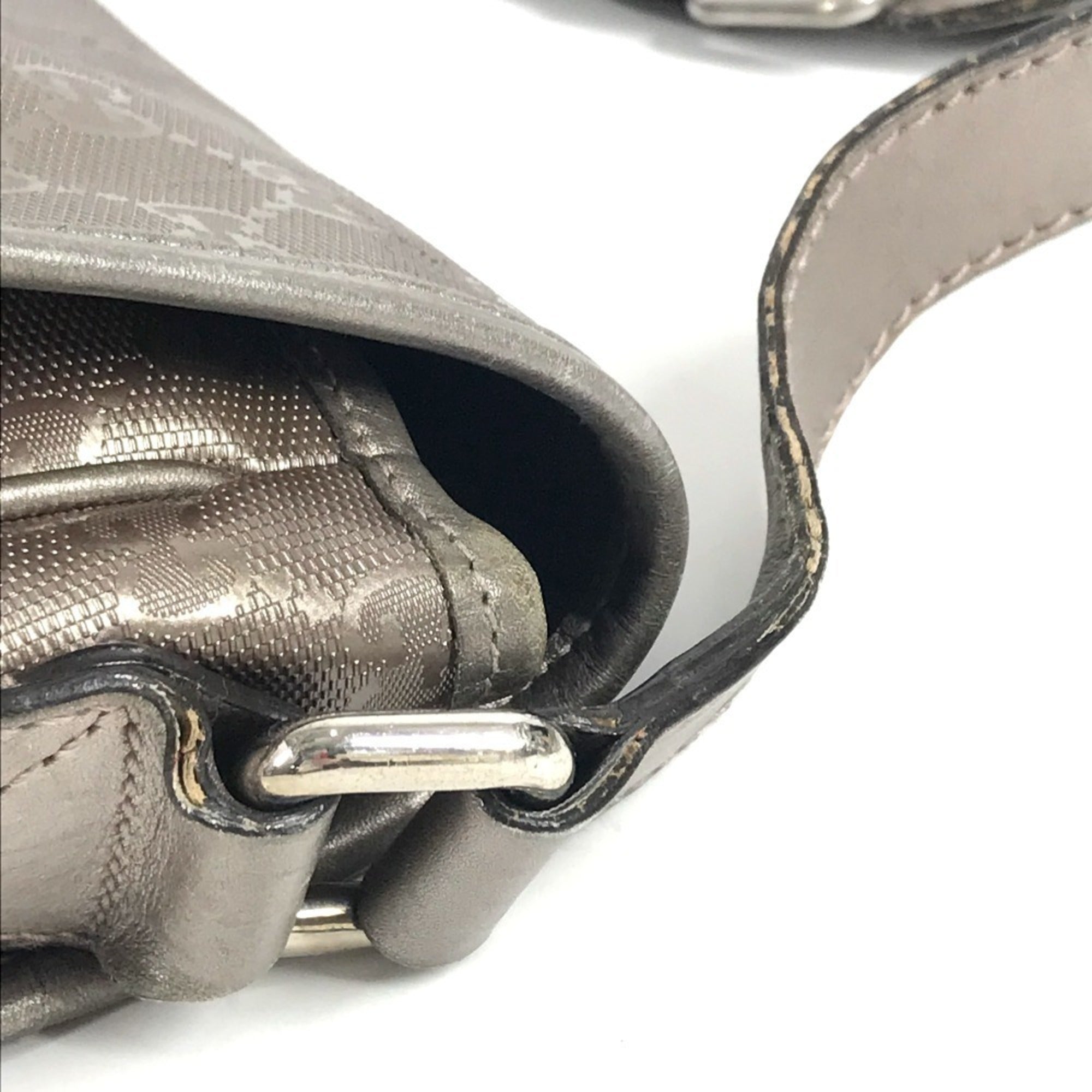 Gucci Metallic Gg Imprimé Leather Messenger Bag Shoulder Bag (Pre-Owned)