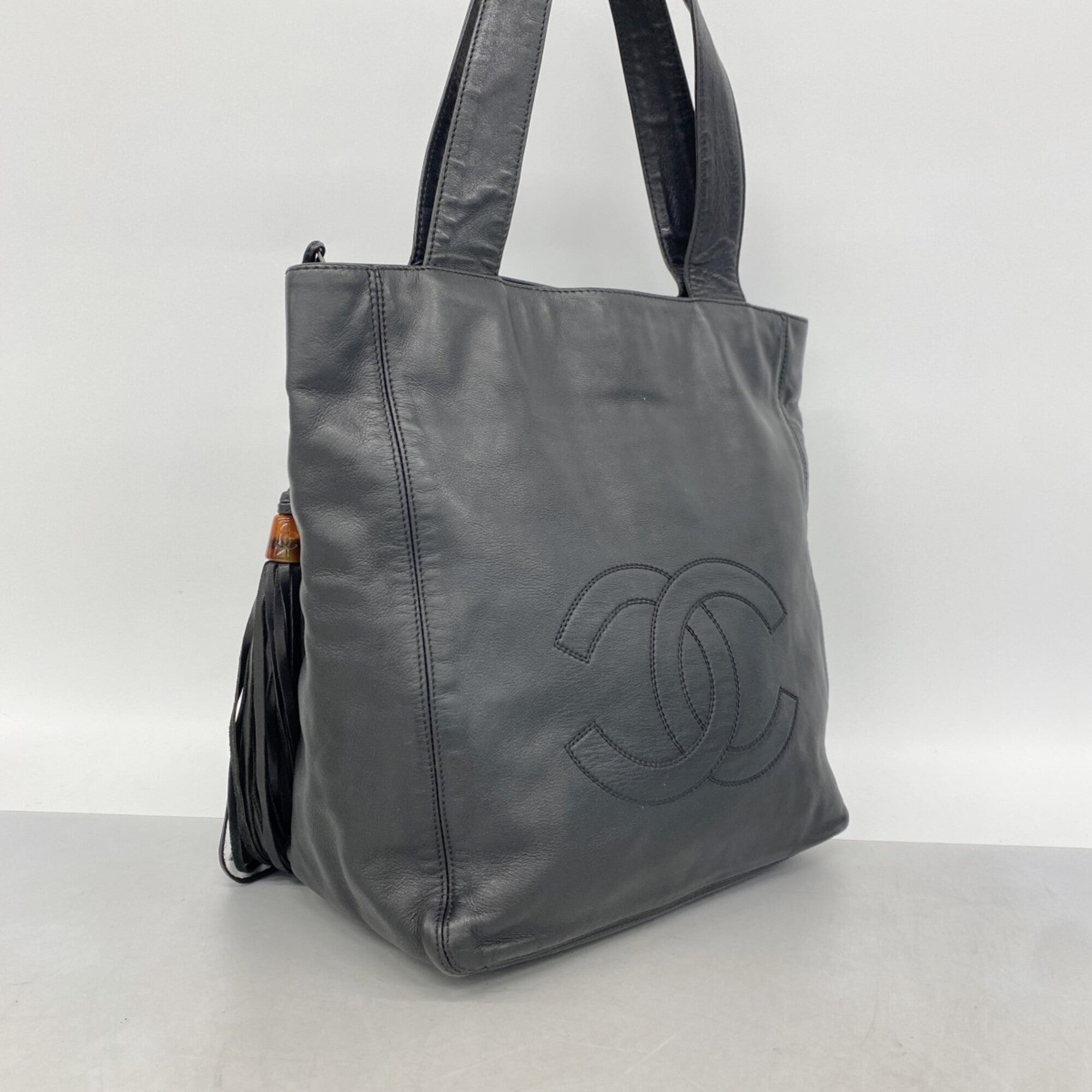 Chanel Black Leather Tote Bag (Pre-Owned)