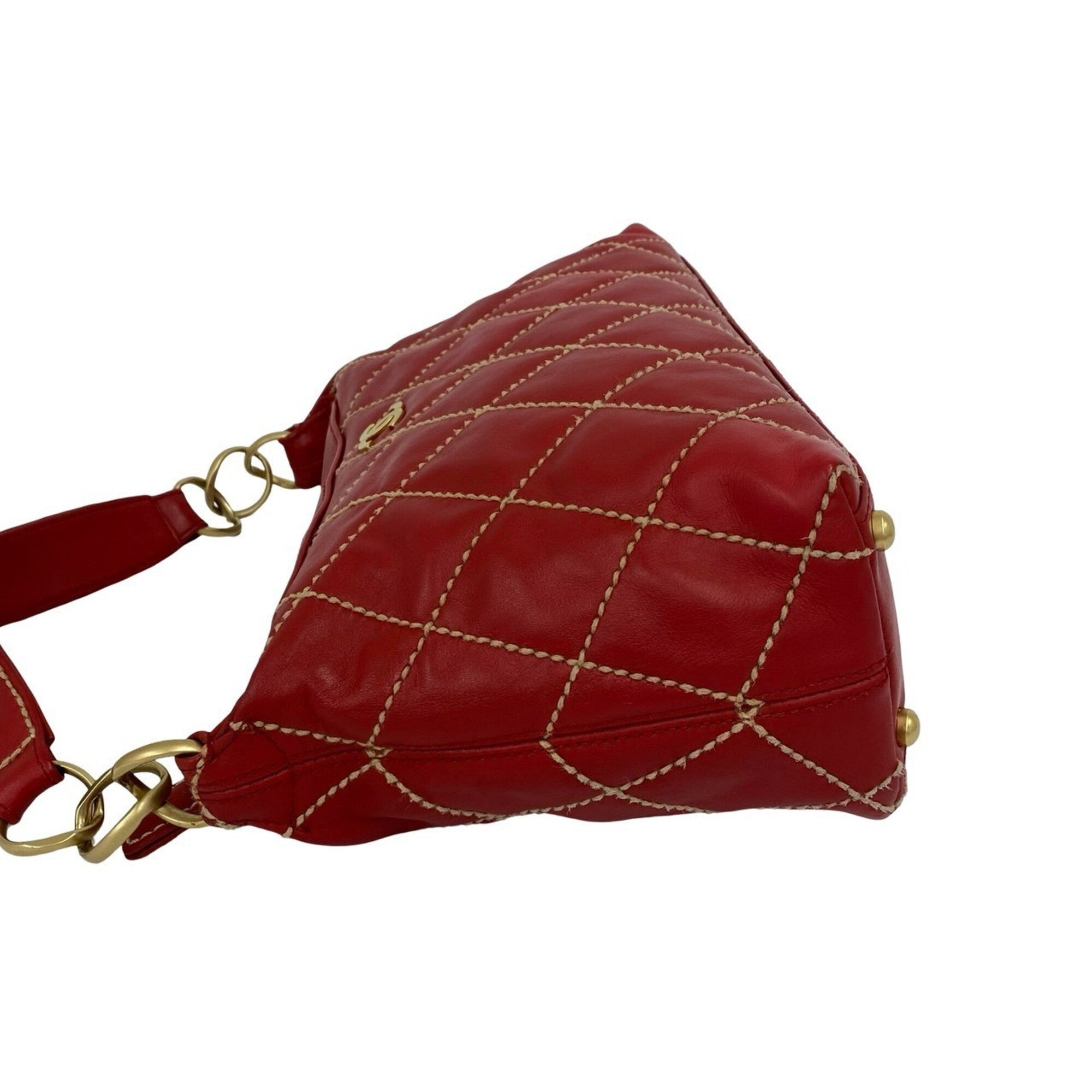 Chanel Red Color Leather Handbag (Pre-Owned)