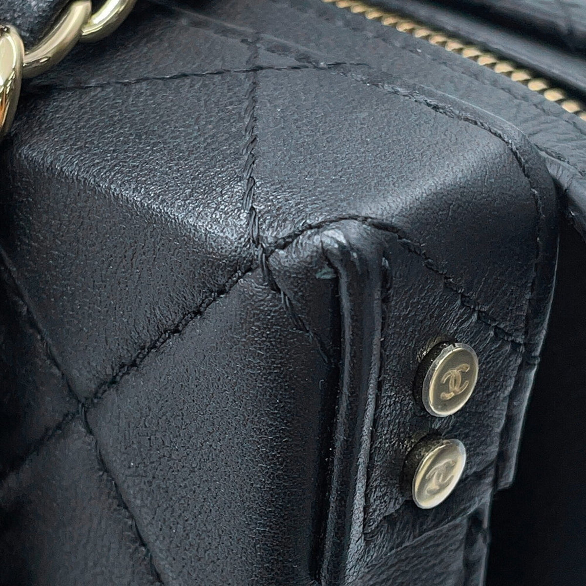 Chanel Matelasse Black Leather Handbag Shoulder Bag Vanity Bag (Pre-Owned)