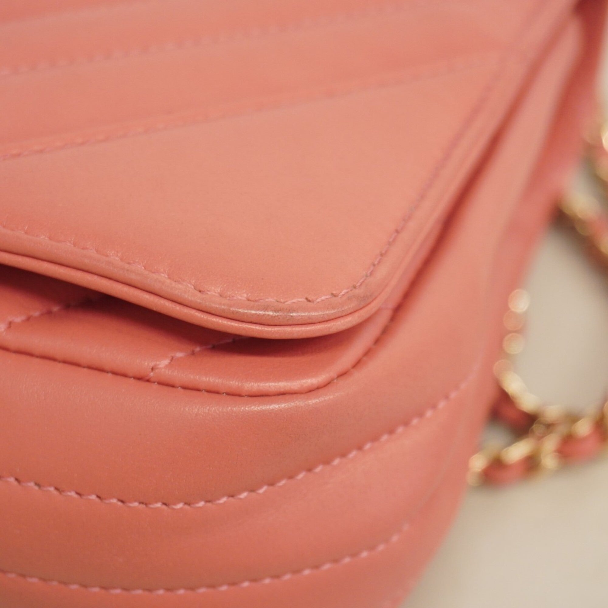 Chanel Pink Leather Shoulder Bag (Pre-Owned)