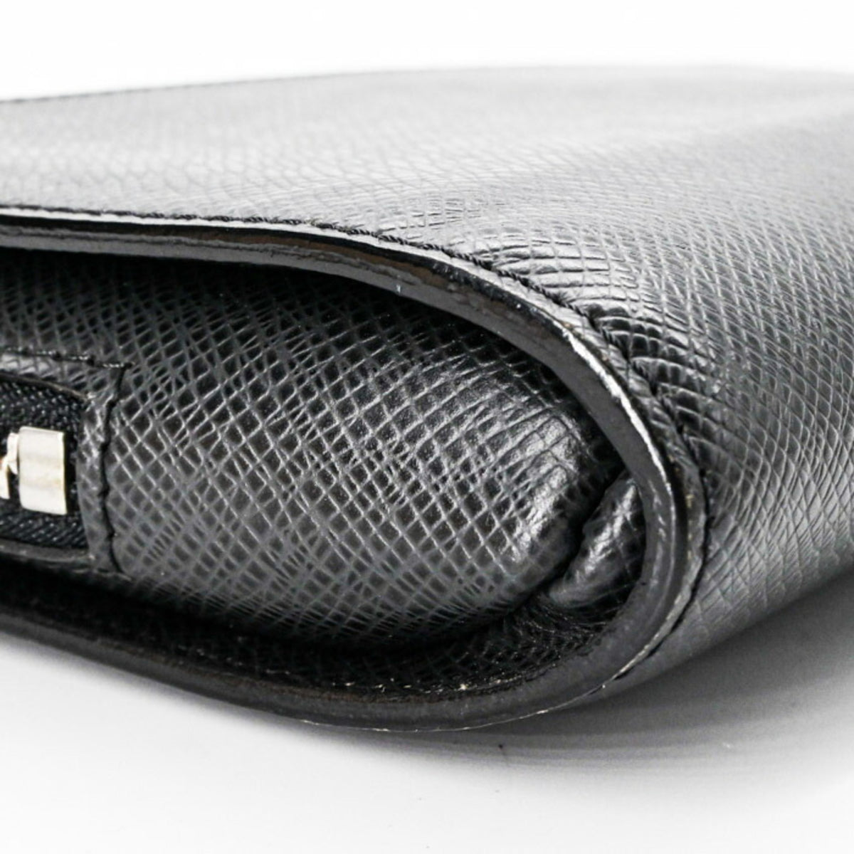 Louis Vuitton Ardoise Black Taiga Leather Clutch Bag (Pre-Owned)