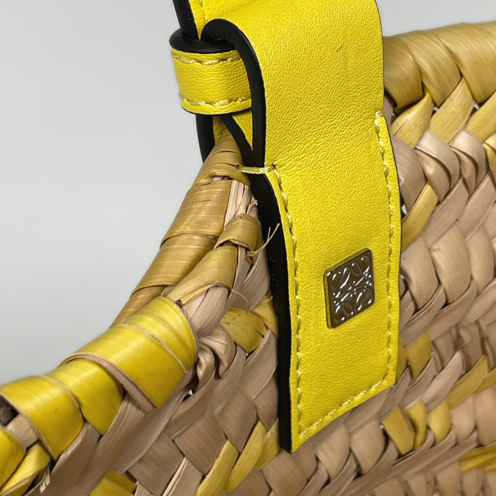 Loewe Beige Yellow Raffia Leather Basket Handbag (Pre-Owned)