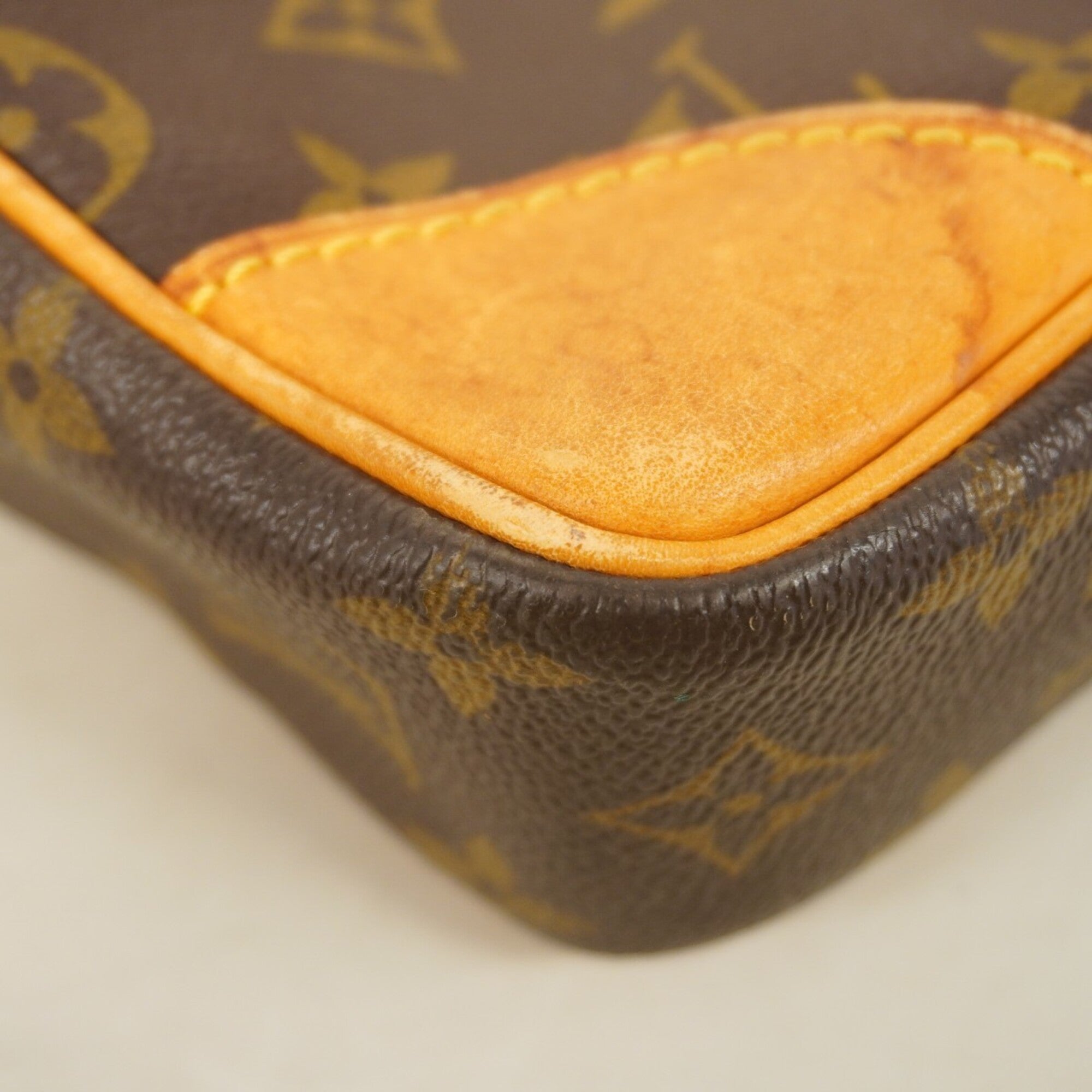 Louis Vuitton Brown Briefcase (Pre-Owned)