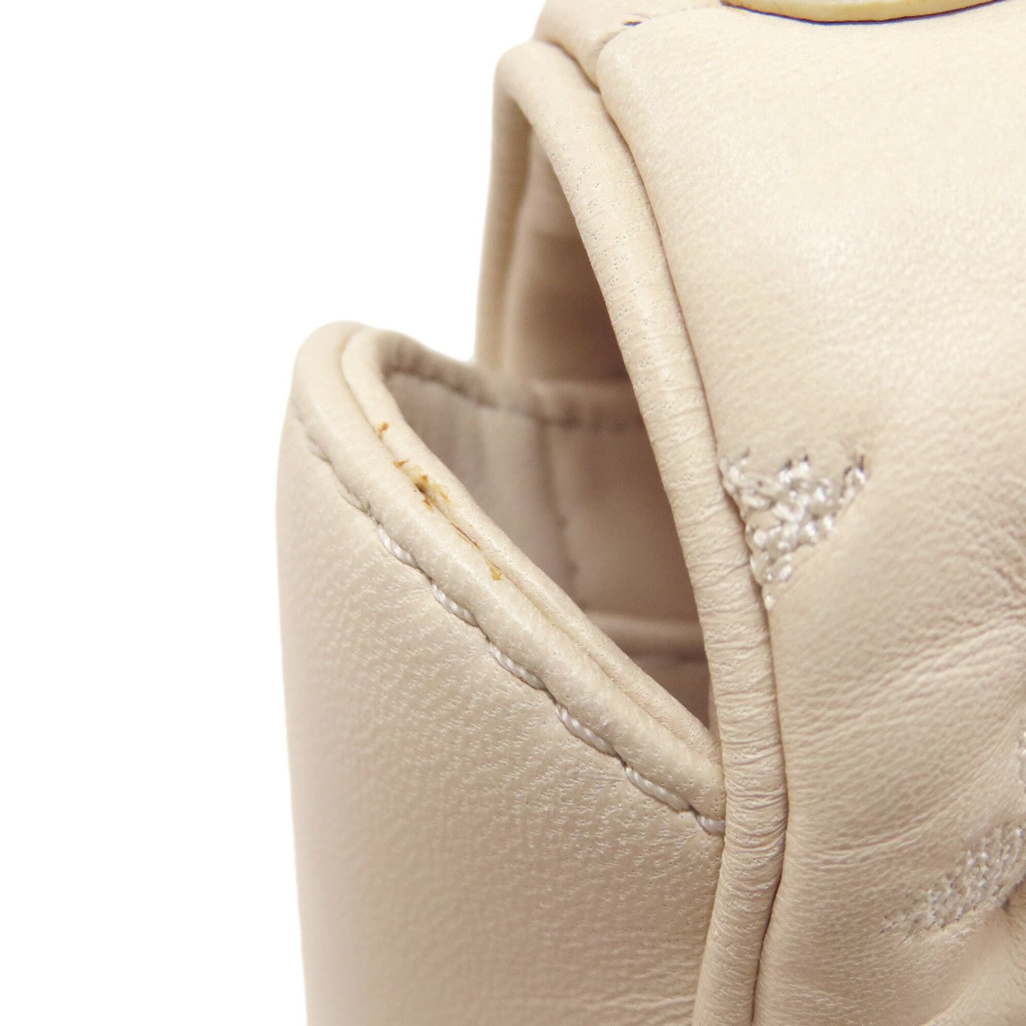 Louis Vuitton Lv Off White Leather Pochette Shoulder Bag (Pre-Owned)