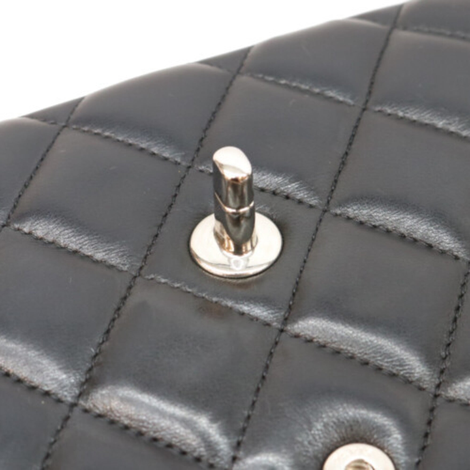 Chanel Brown Leather Shoulder Bag (Pre-Owned)