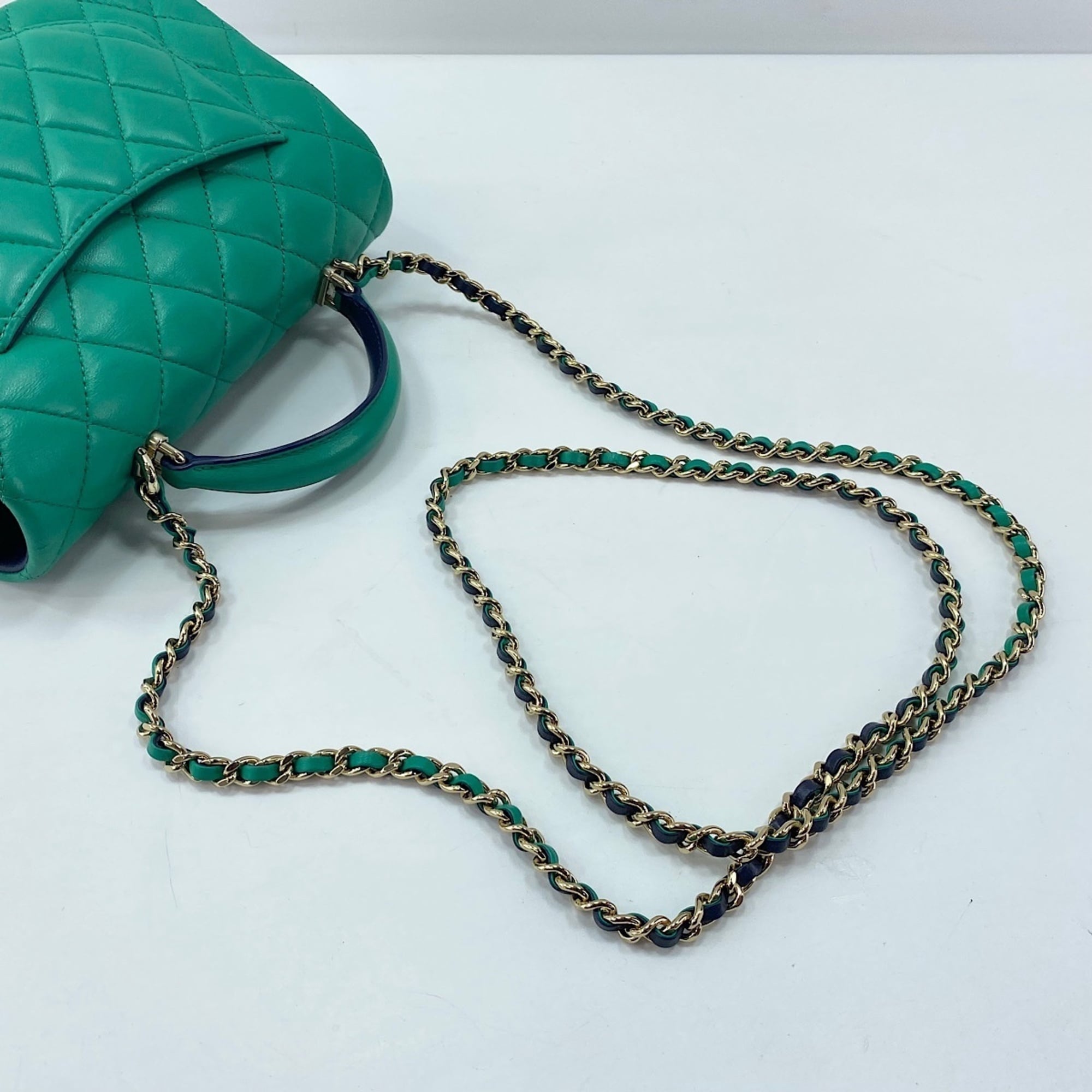 Chanel Green Handbag (Pre-Owned)