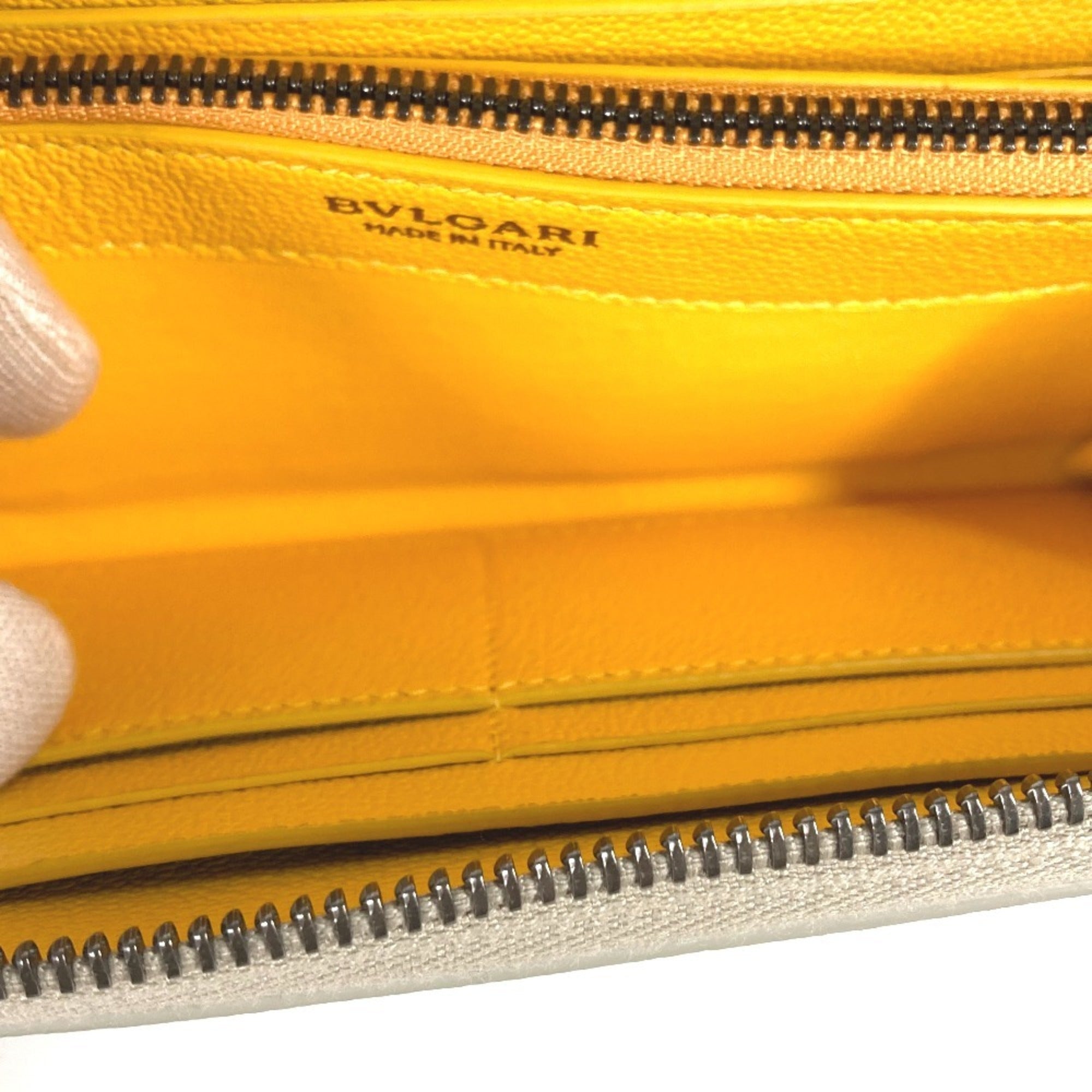 Bvlgari Ivory Leather Long Wallet (Bi-Fold) (Pre-Owned)