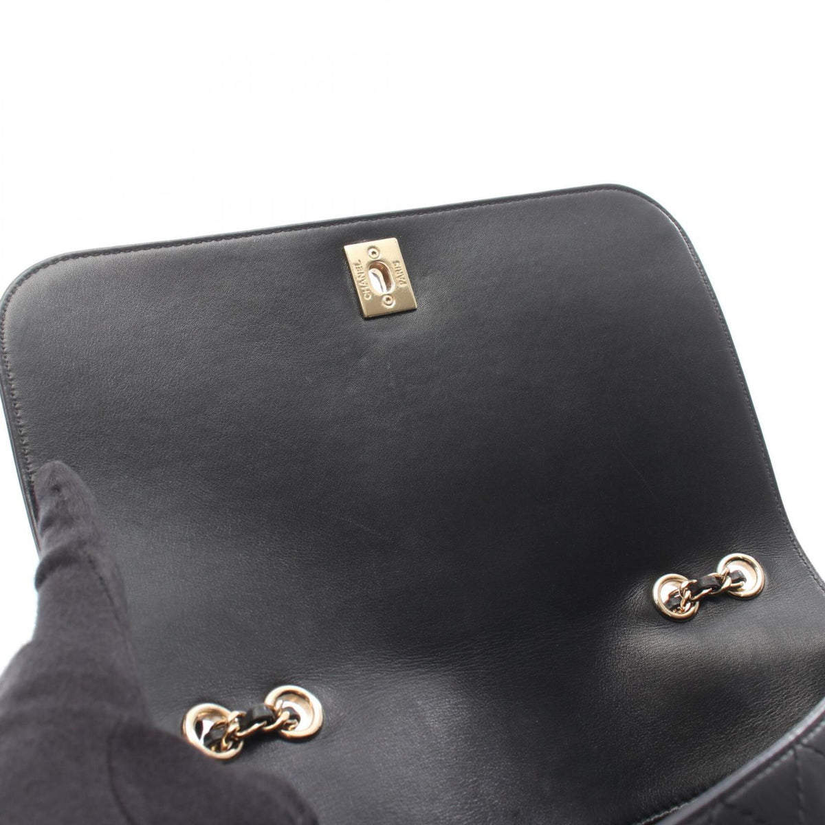 Chanel Black Leather Handbag Shoulder Bag (Pre-Owned)