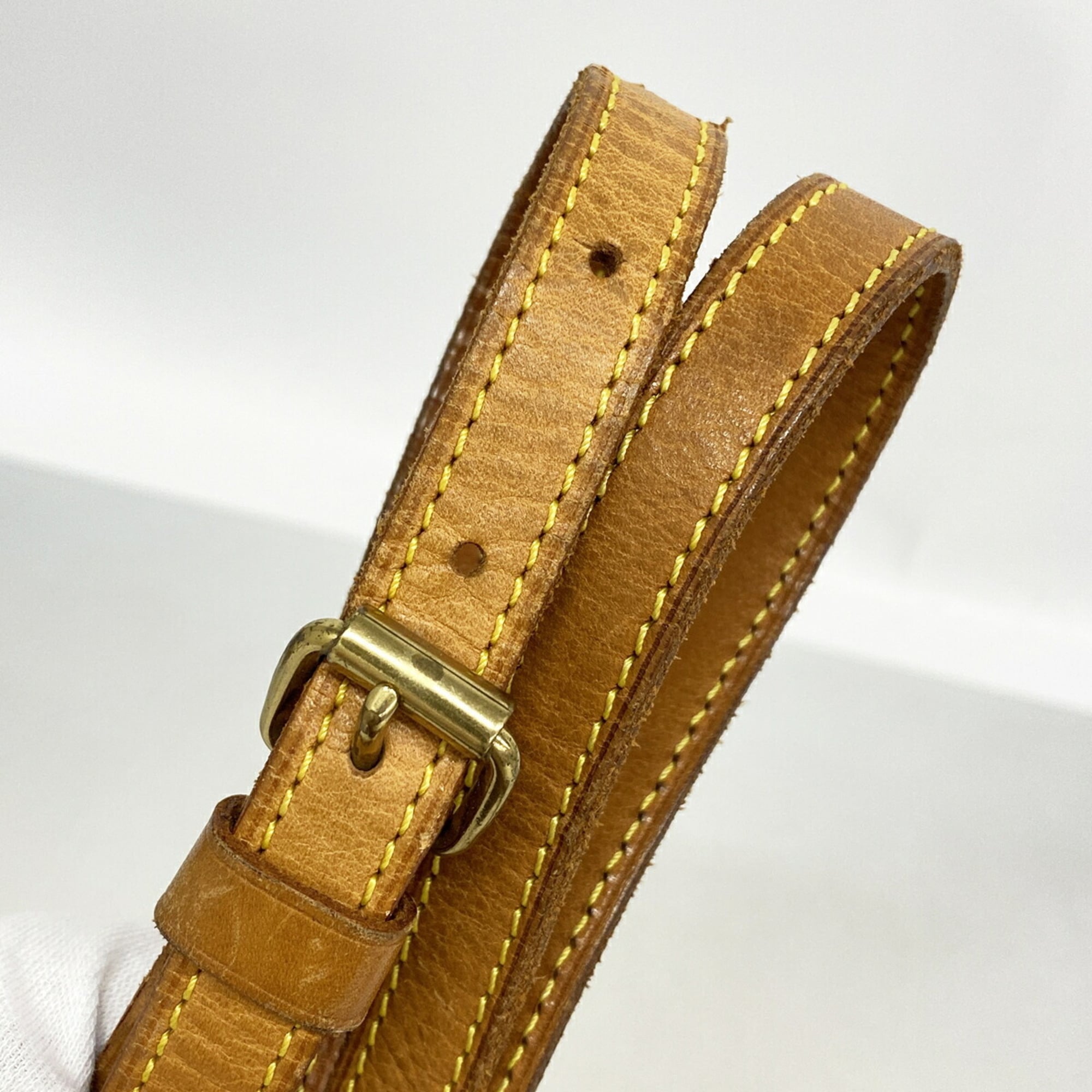 Louis Vuitton Brown Shoulder Bag (Pre-Owned)