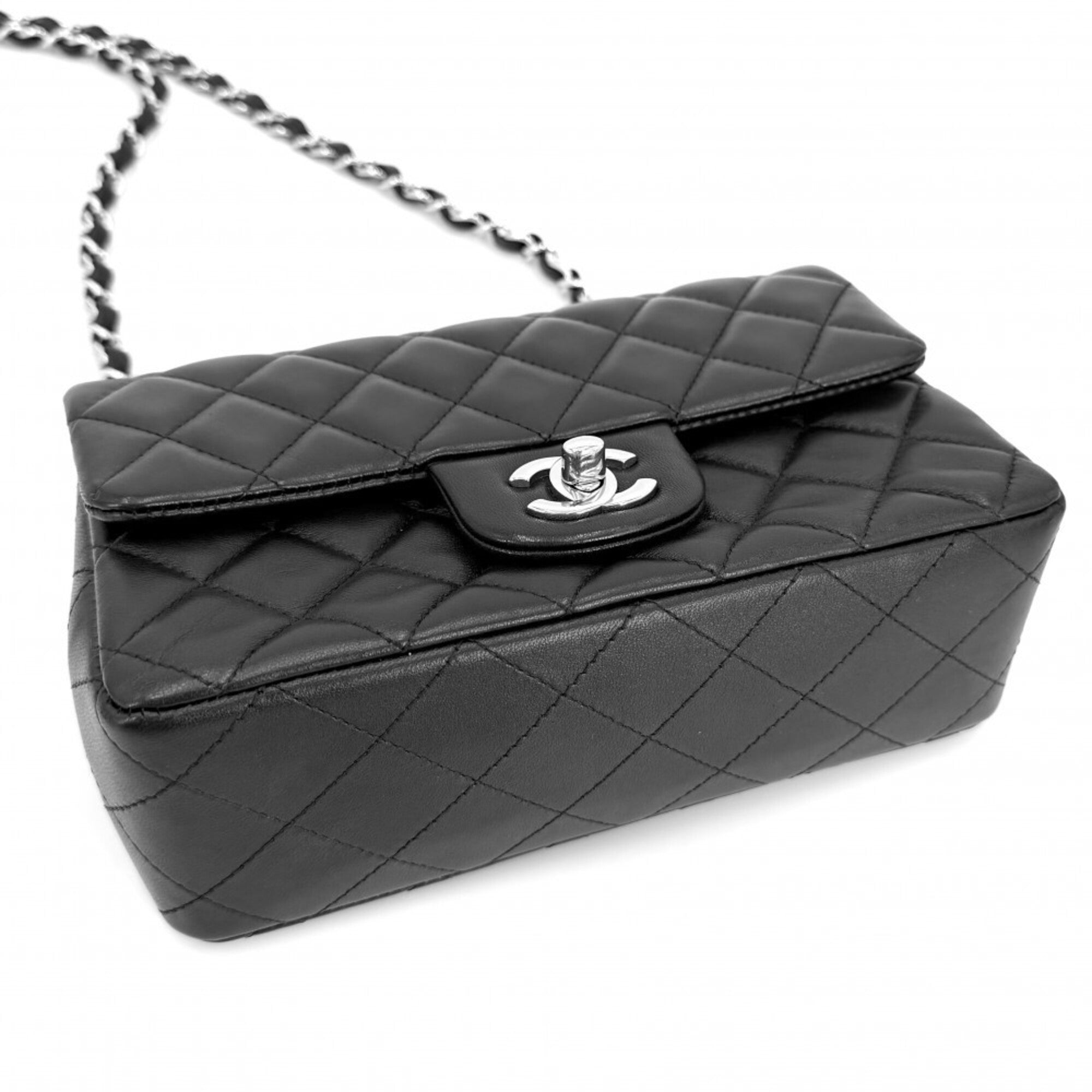 Chanel Black Leather Shoulder Bag (Pre-Owned)
