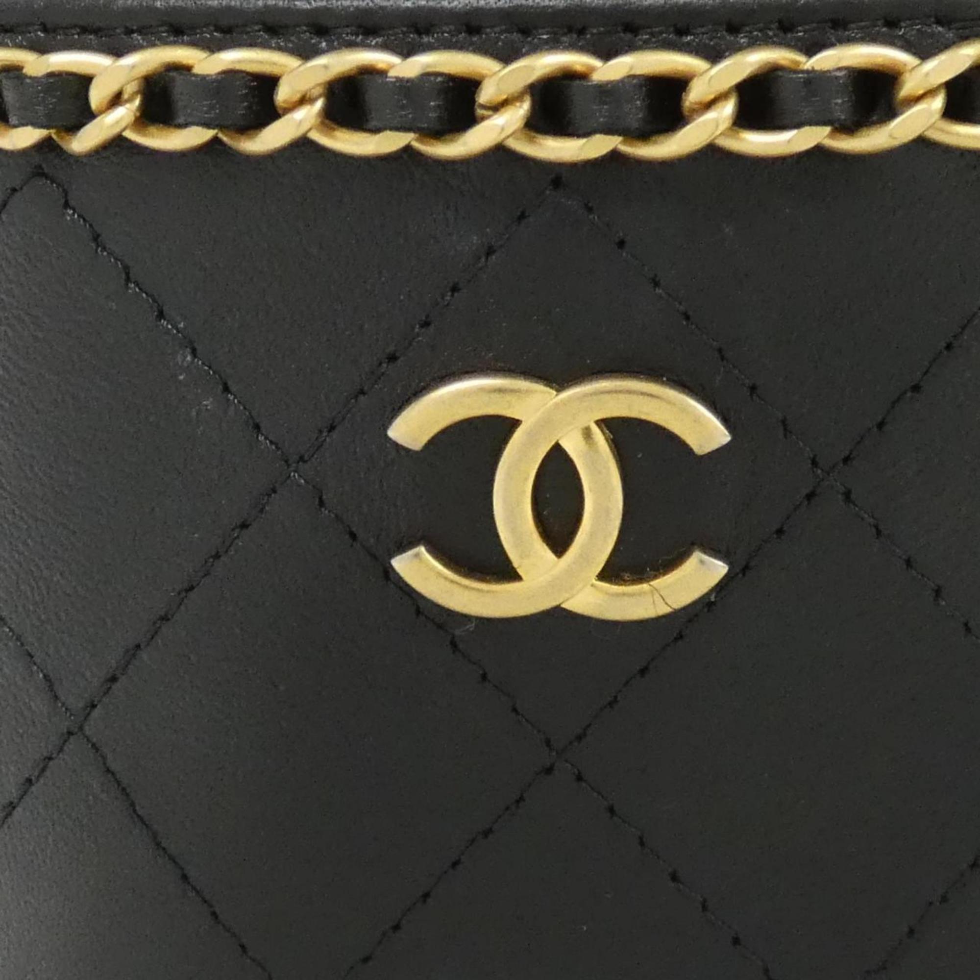 Chanel Black Leather Shoulder Bag (Pre-Owned)