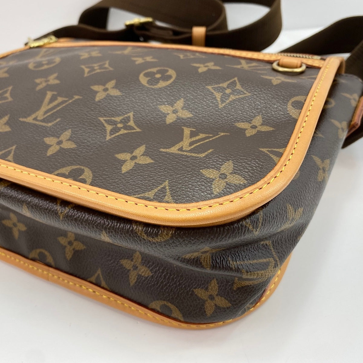 Louis Vuitton Brown Shoulder Bag (Pre-Owned)