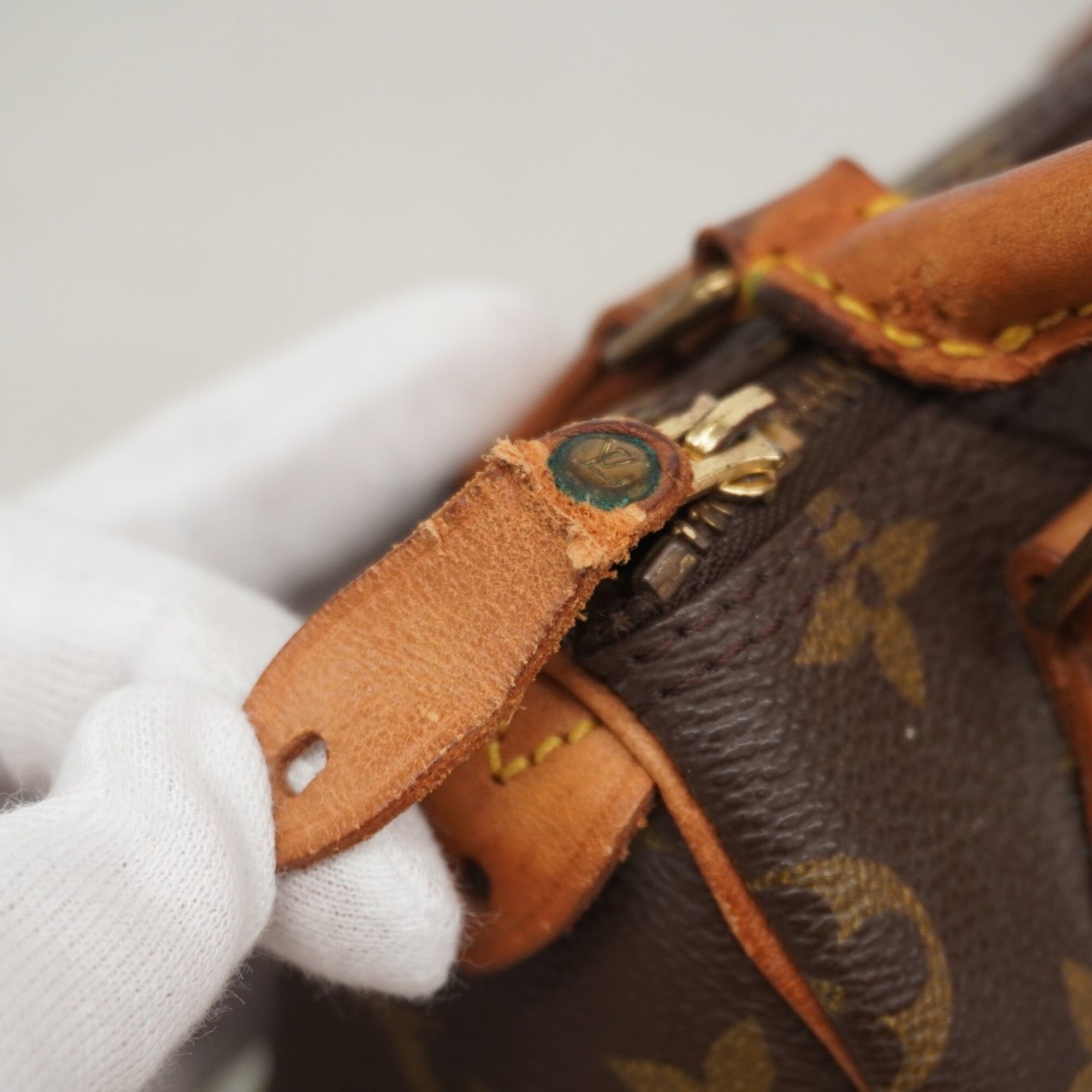 Louis Vuitton Brown Handbag (Pre-Owned)
