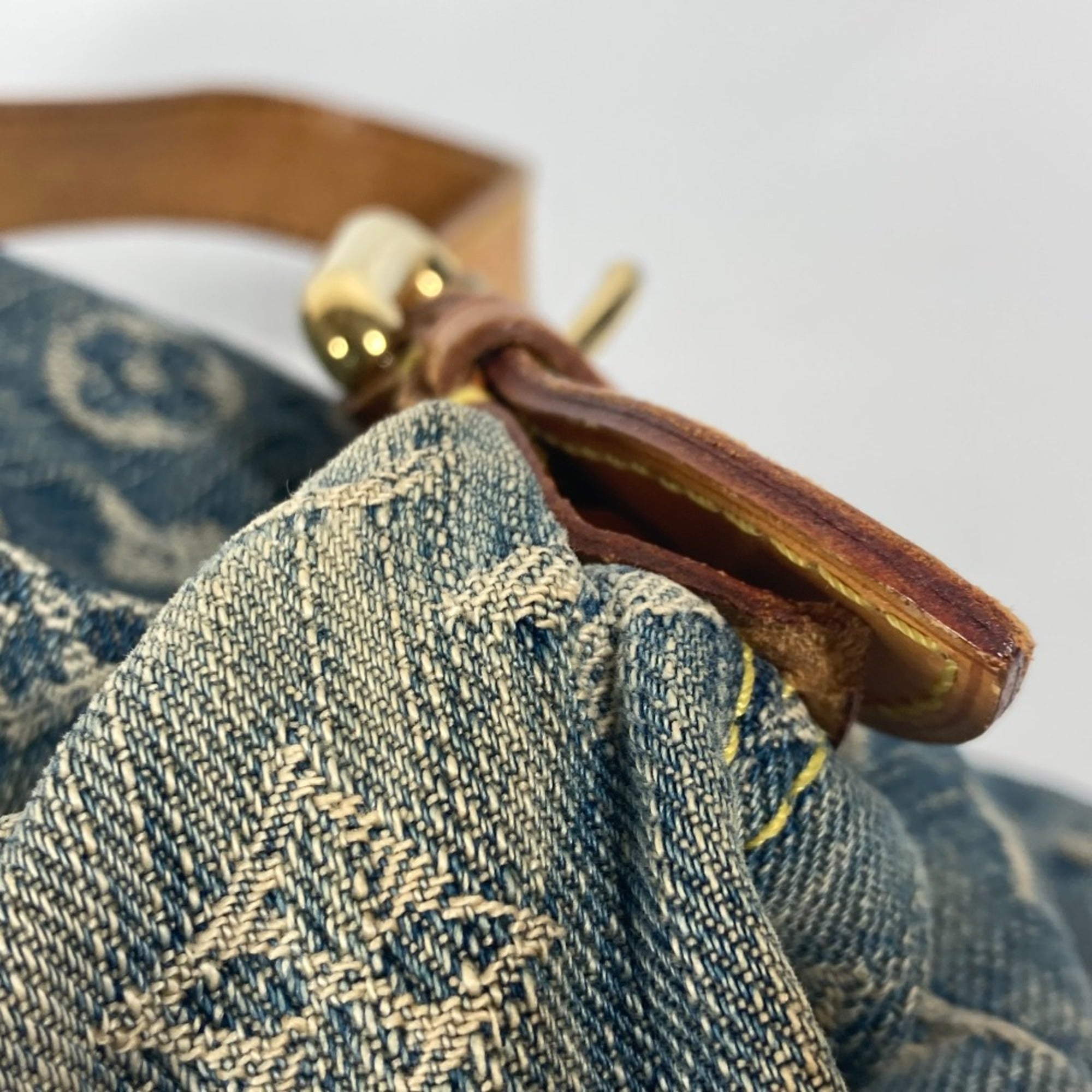 Louis Vuitton Blue Other Shoulder Bag (Pre-Owned)