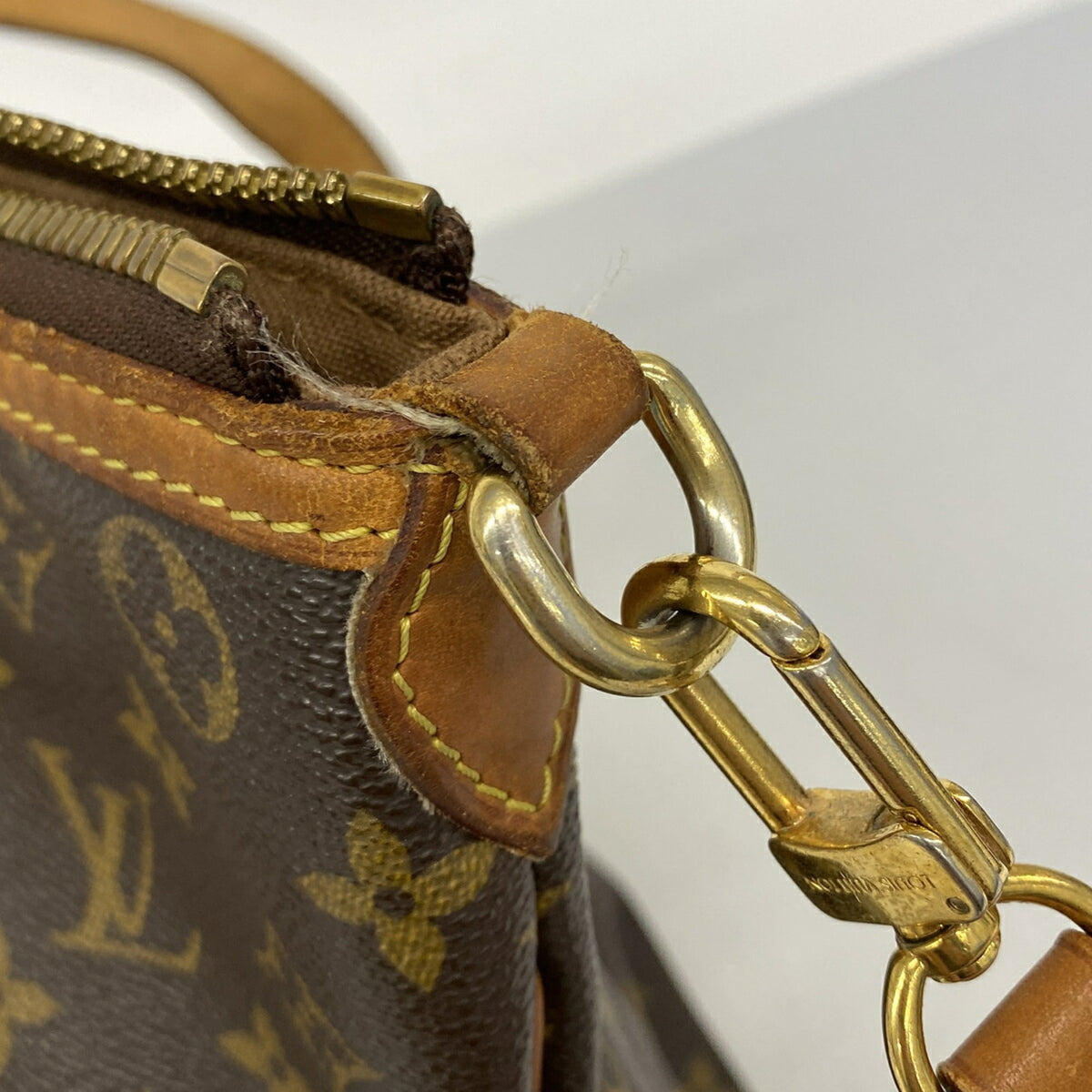 Louis Vuitton Brown Handbag (Pre-Owned)