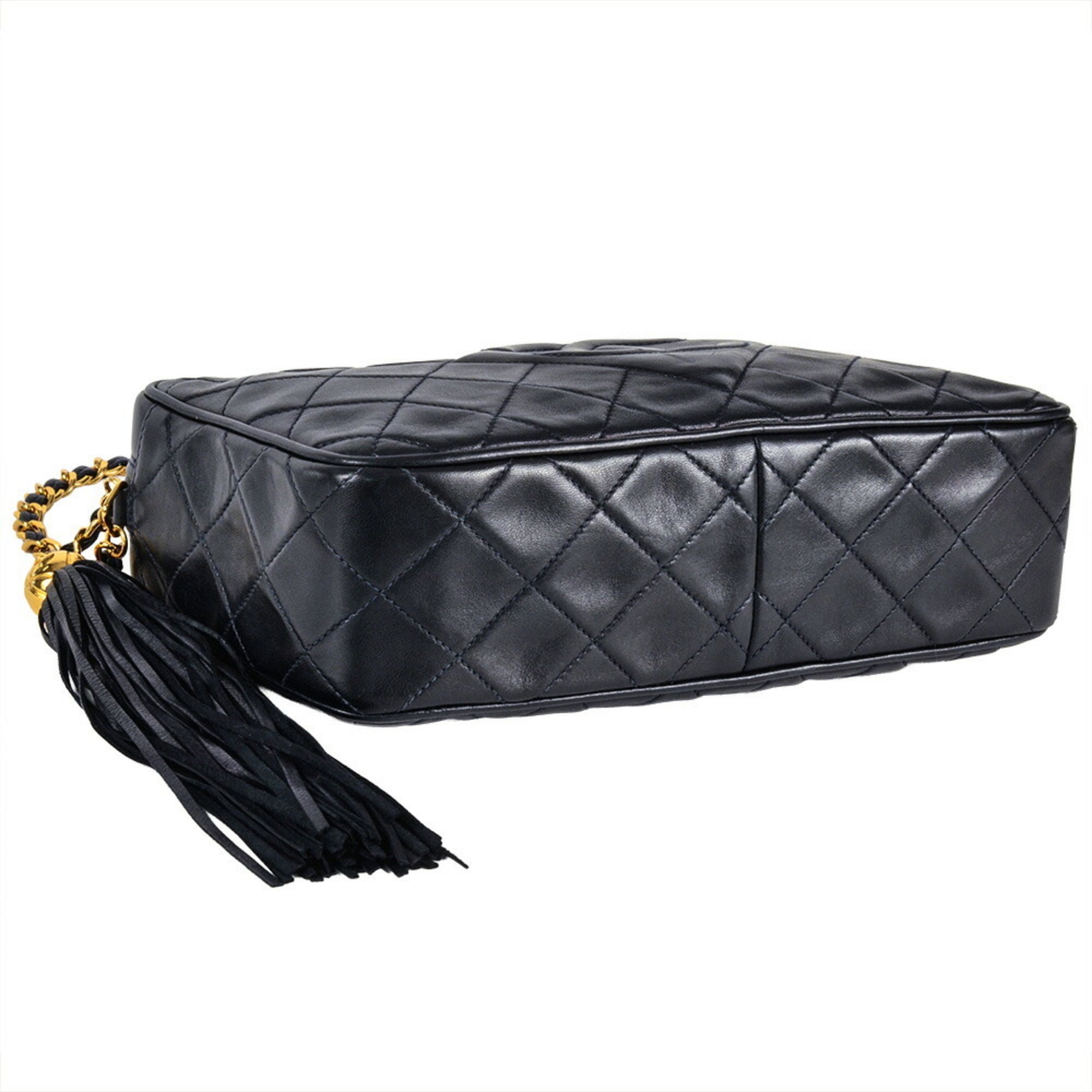 Chanel Matelasse Black Leather Shoulder Bag (Pre-Owned)
