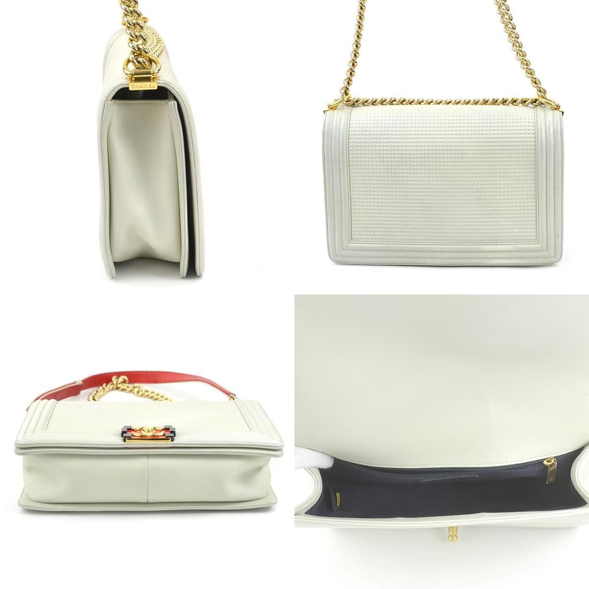 Chanel Off-White Leather Shoulder Bag (Pre-Owned)