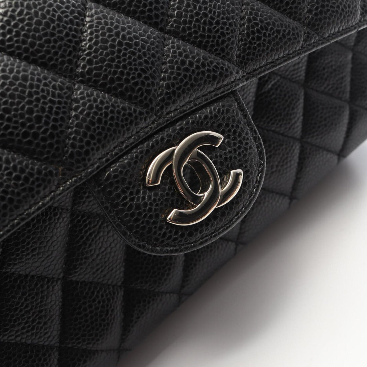 Chanel Black Grained Calfskin Handbag Shoulder Bag (Pre-Owned)