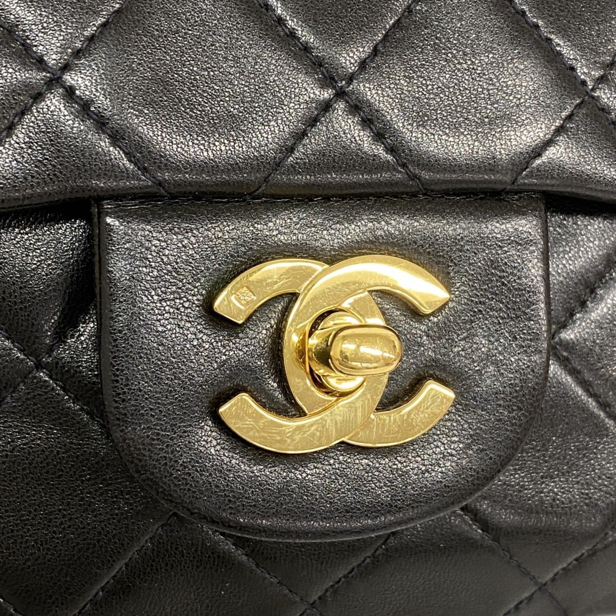 Chanel Black Leather Shoulder Bag (Pre-Owned)