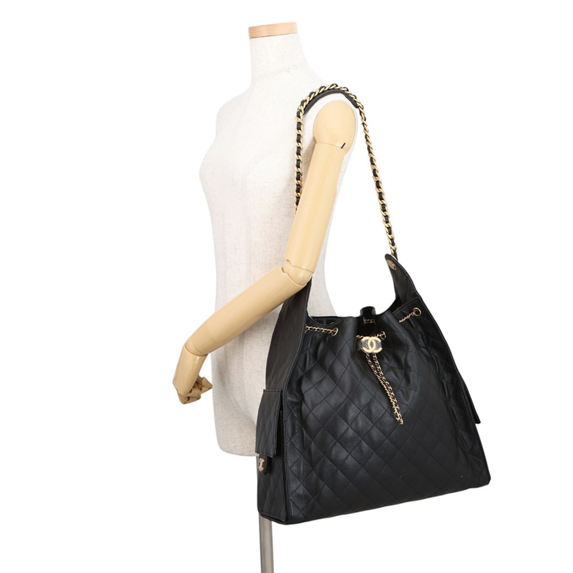 Chanel Black Grained Calfskin Handbag Shoulder Bag (Pre-Owned)
