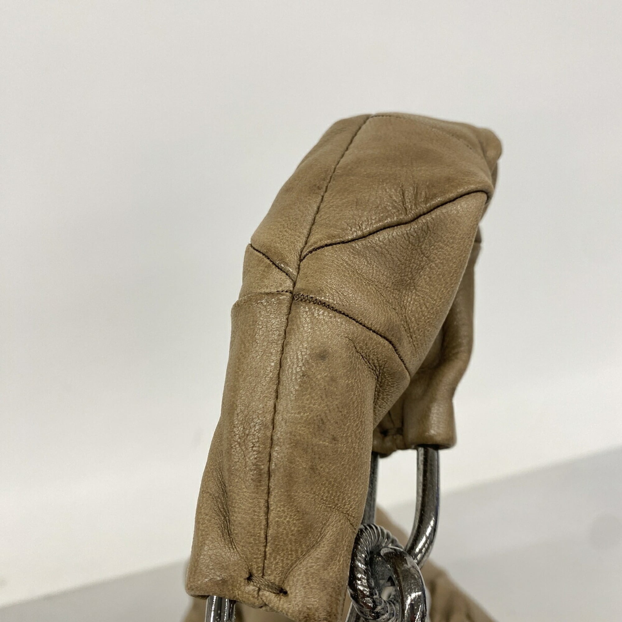 Chanel Brown Leather Shoulder Bag (Pre-Owned)