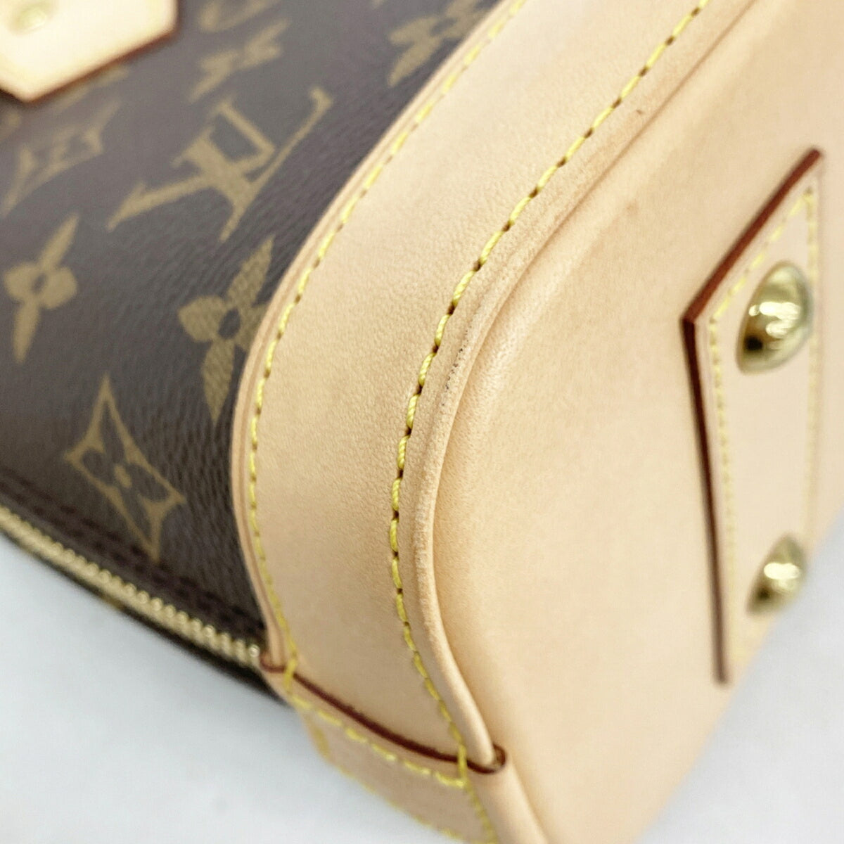 Louis Vuitton Brown Handbag (Pre-Owned)