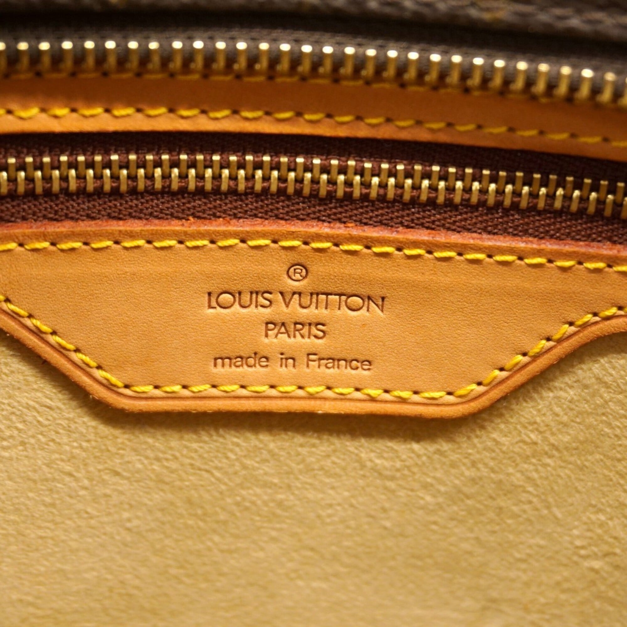 Louis Vuitton Brown Shoulder Bag (Pre-Owned)