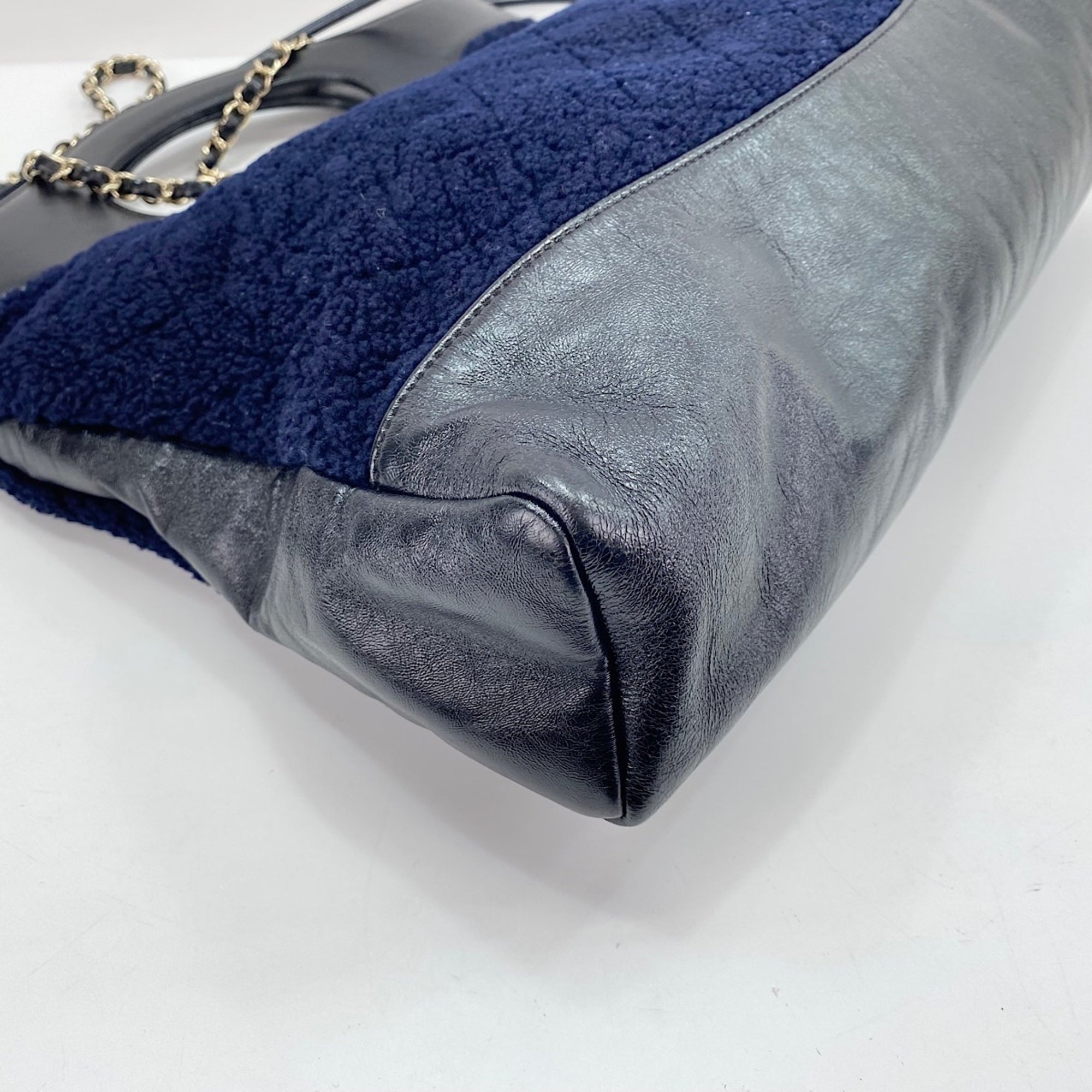 Chanel Navy Shoulder Bag (Pre-Owned)