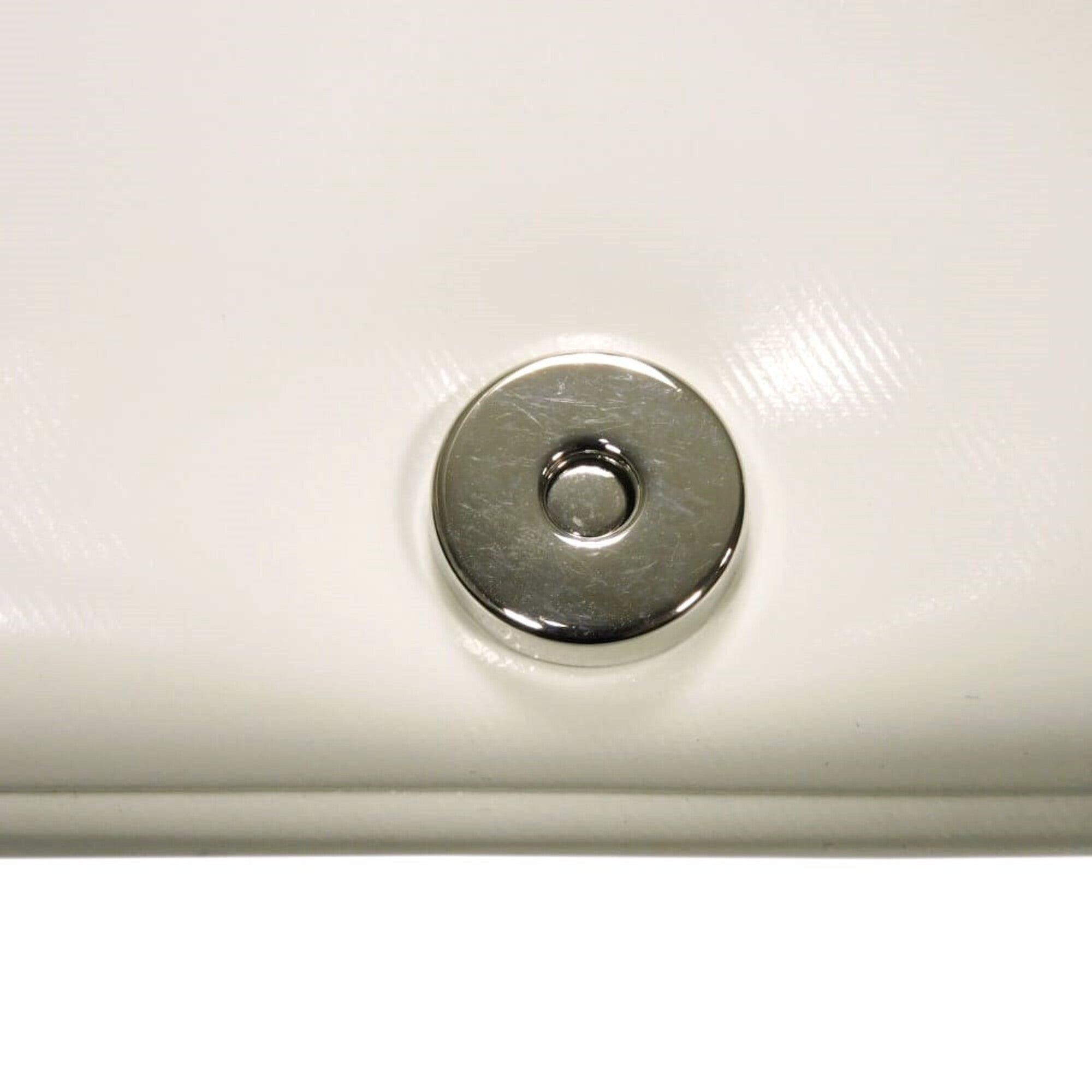 Burberry White Leather Shoulder Bag (Pre-Owned)