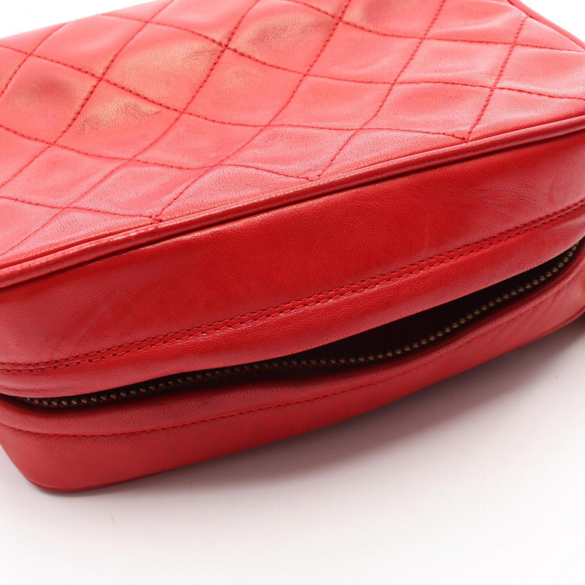 Chanel Red Color Leather Handbag Shoulder Bag (Pre-Owned)