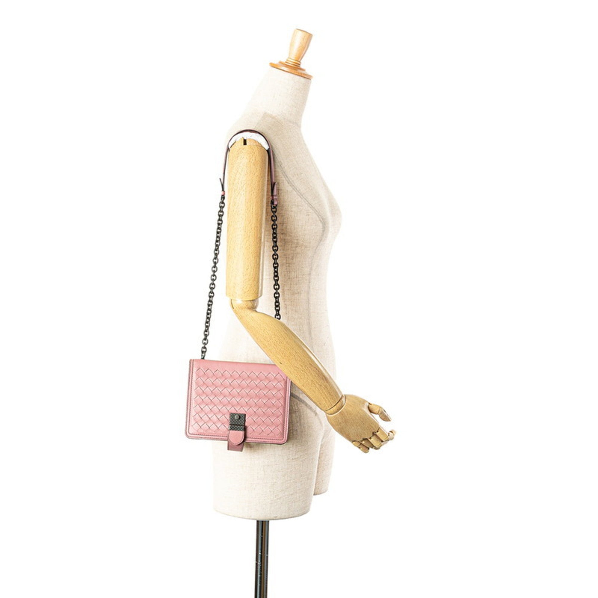 Bottega Veneta Intrecciato Pink Leather Shoulder Bag (Pre-Owned)